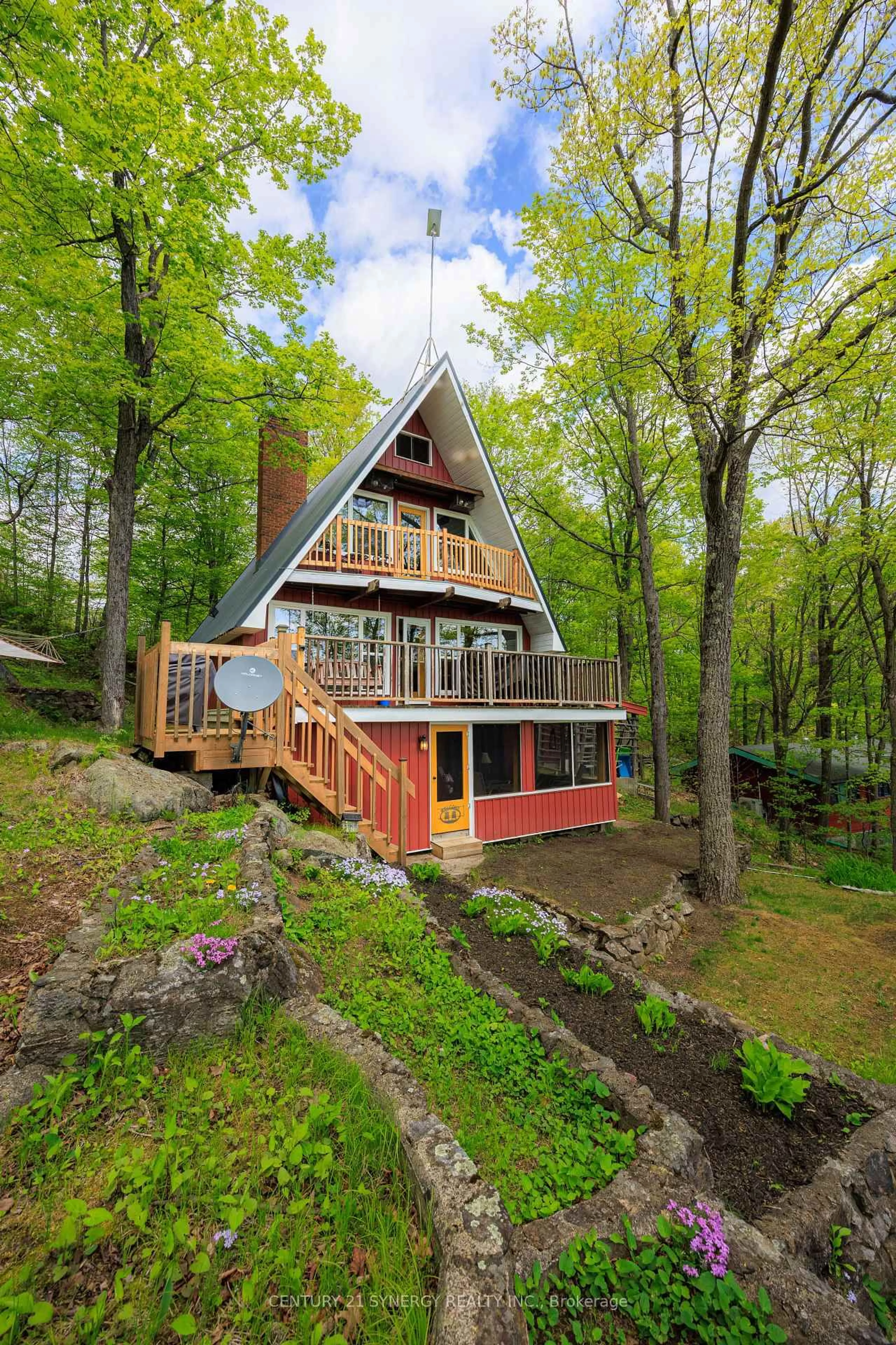 Home with vinyl exterior material, water/lake/river/ocean view for 281 Pine Shores Lane, Tichborne Ontario K0H 2V0