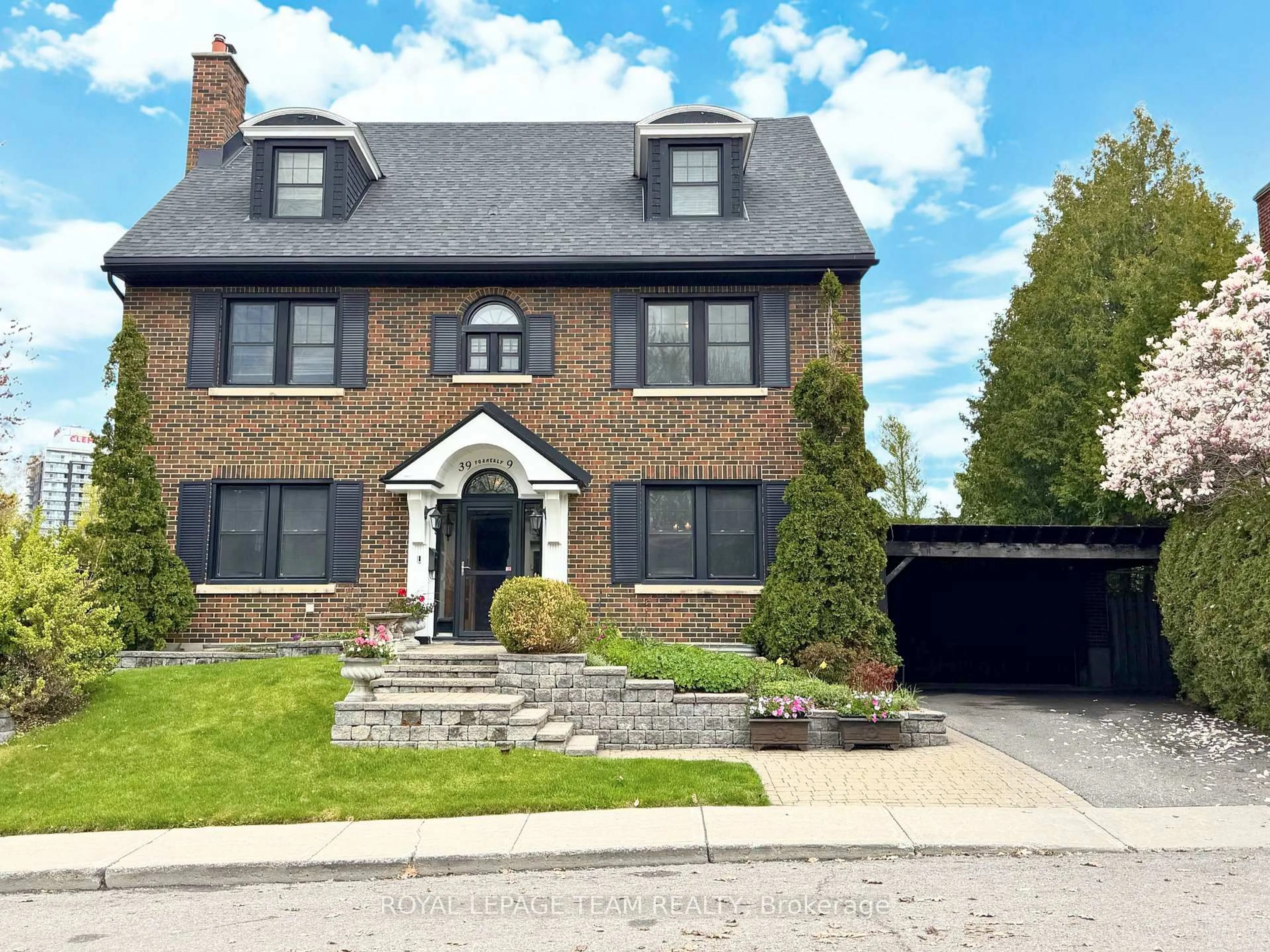 Home with brick exterior material, street for 39 Crescent Hts, Ottawa Ontario K1S 3G7