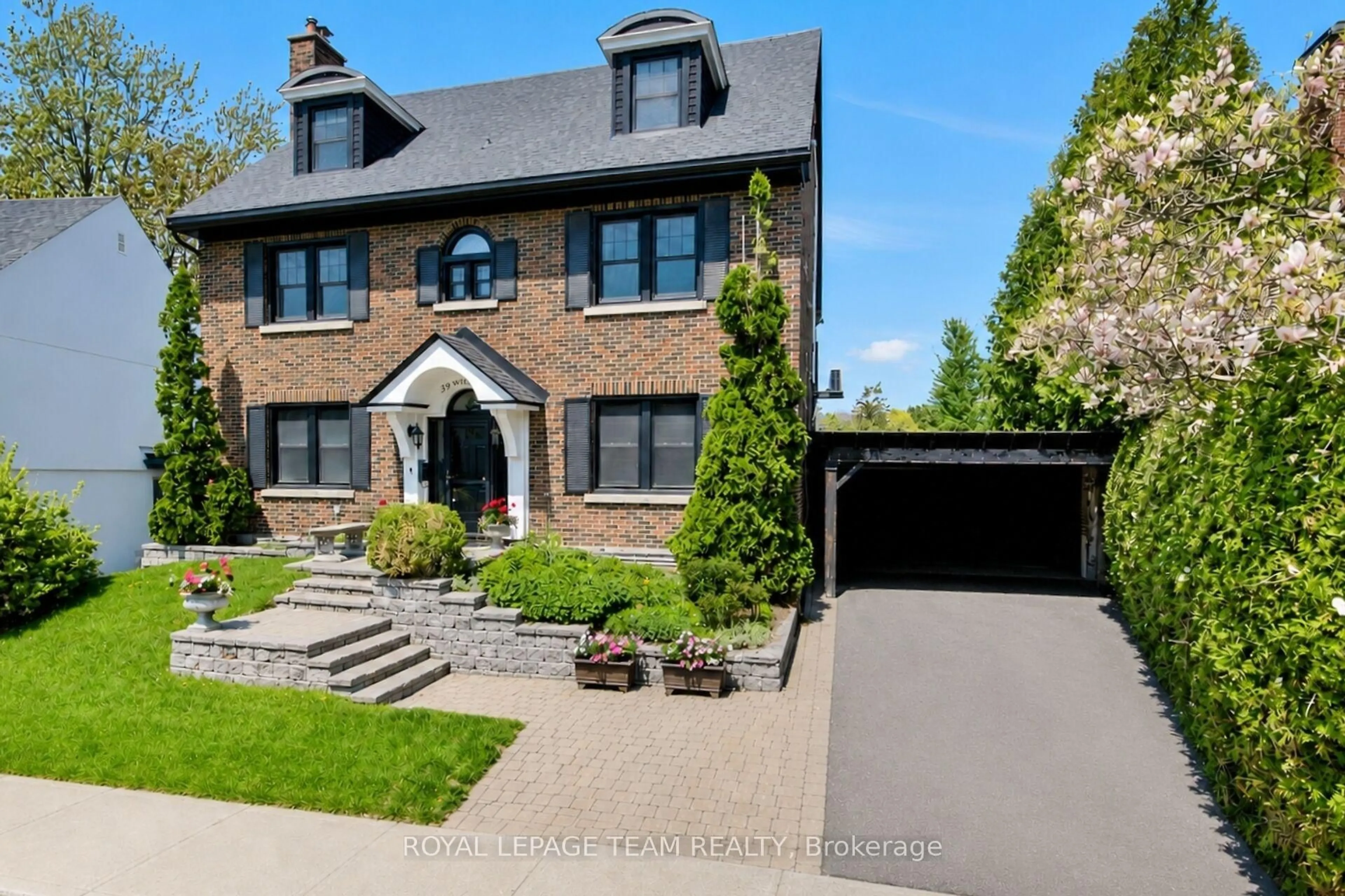 Home with brick exterior material, street for 39 Crescent Hts, Ottawa Ontario K1S 3G7