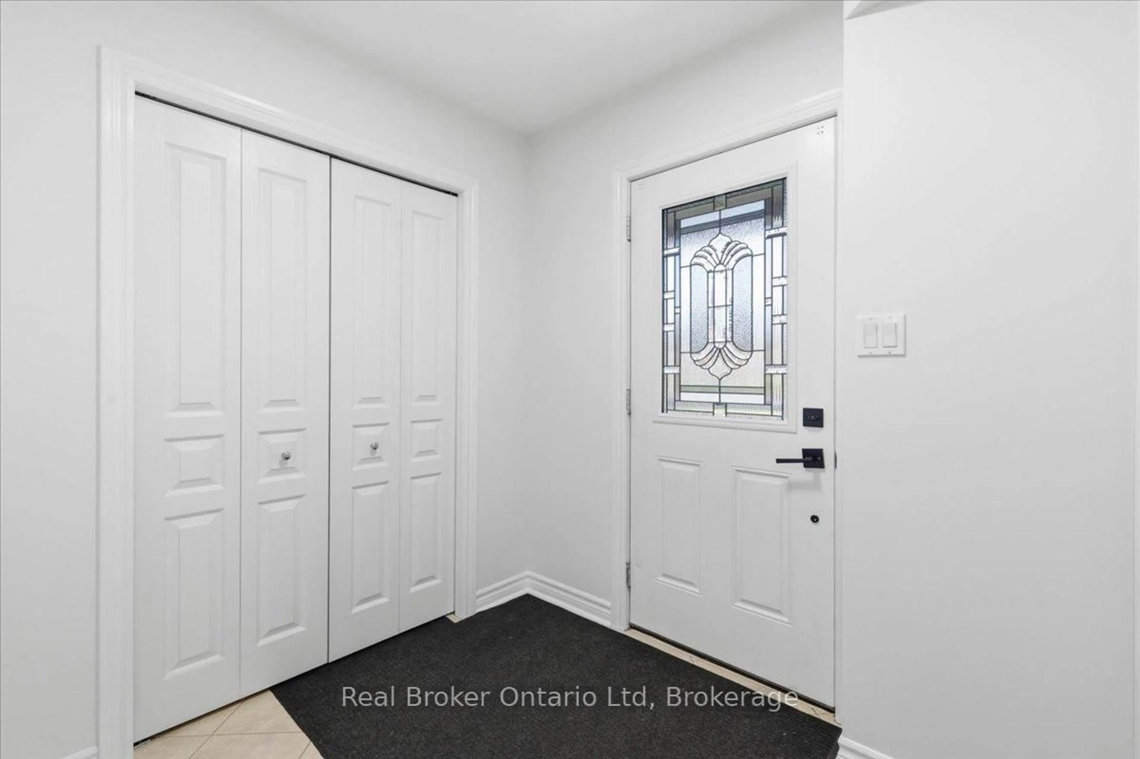 Indoor entryway for 32 Laughland Lane, Guelph Ontario N1L 0C9