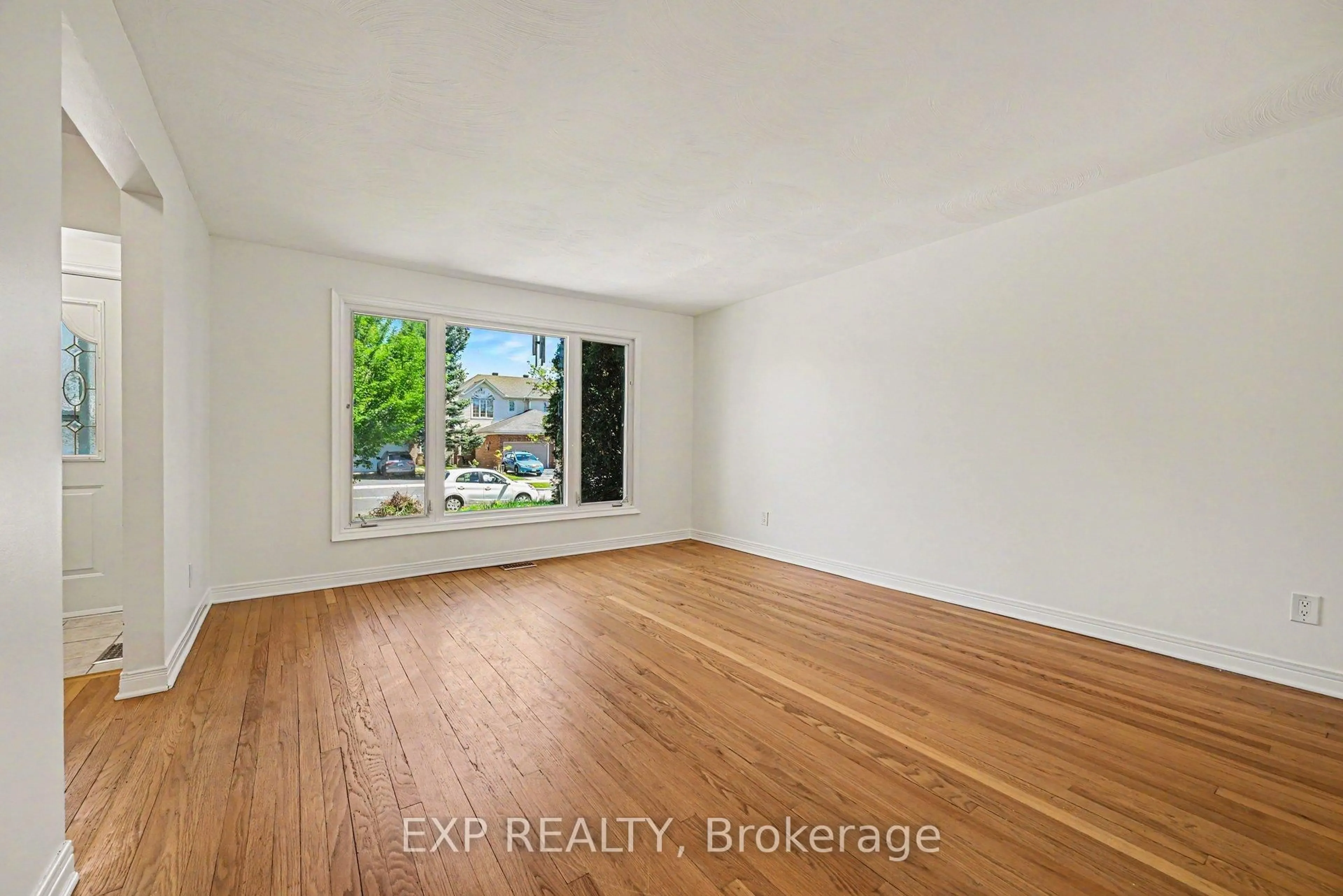 A pic of a room for 1214 Clyde Ave, Ottawa Ontario K2C 1Y4