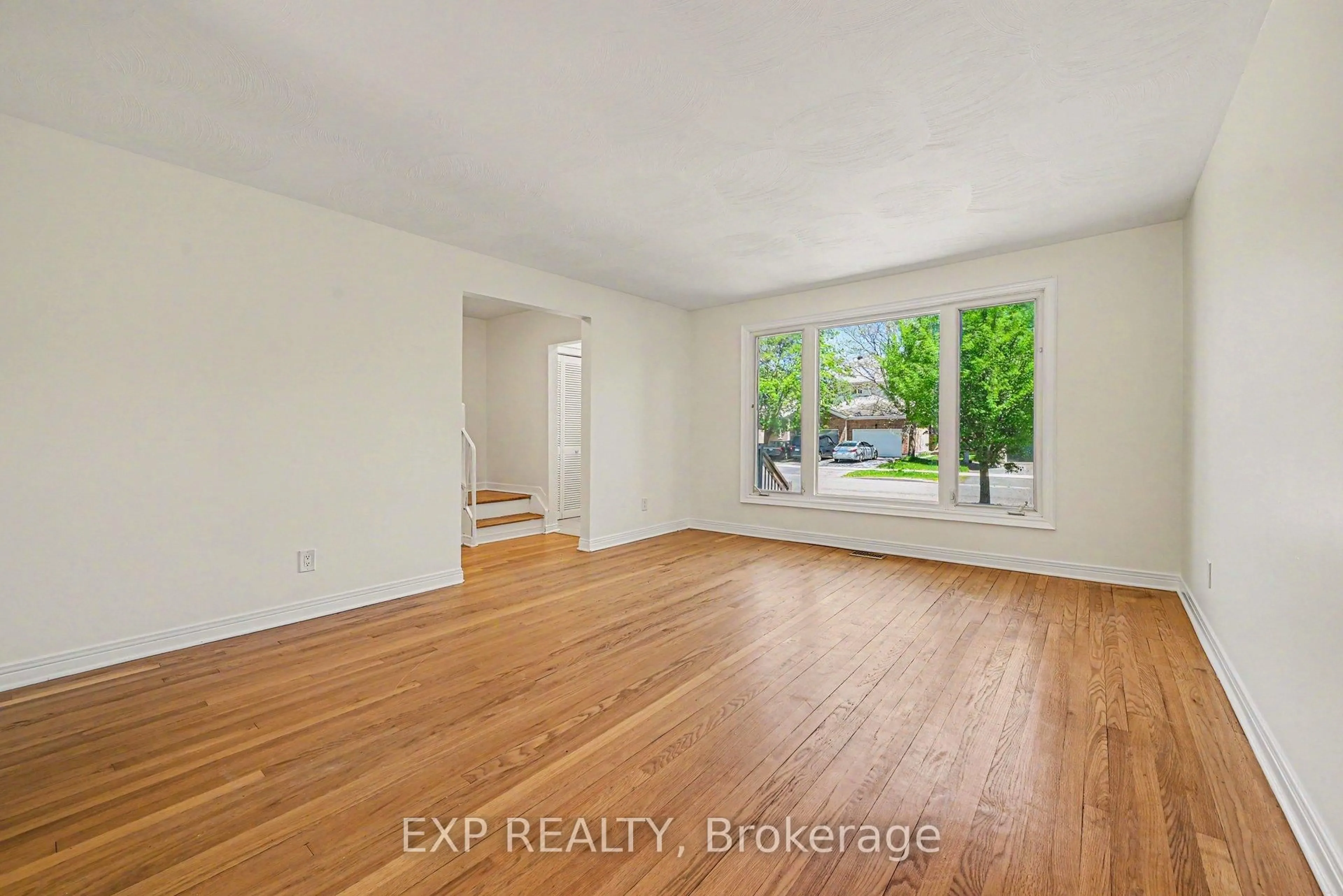 A pic of a room for 1214 Clyde Ave, Ottawa Ontario K2C 1Y4