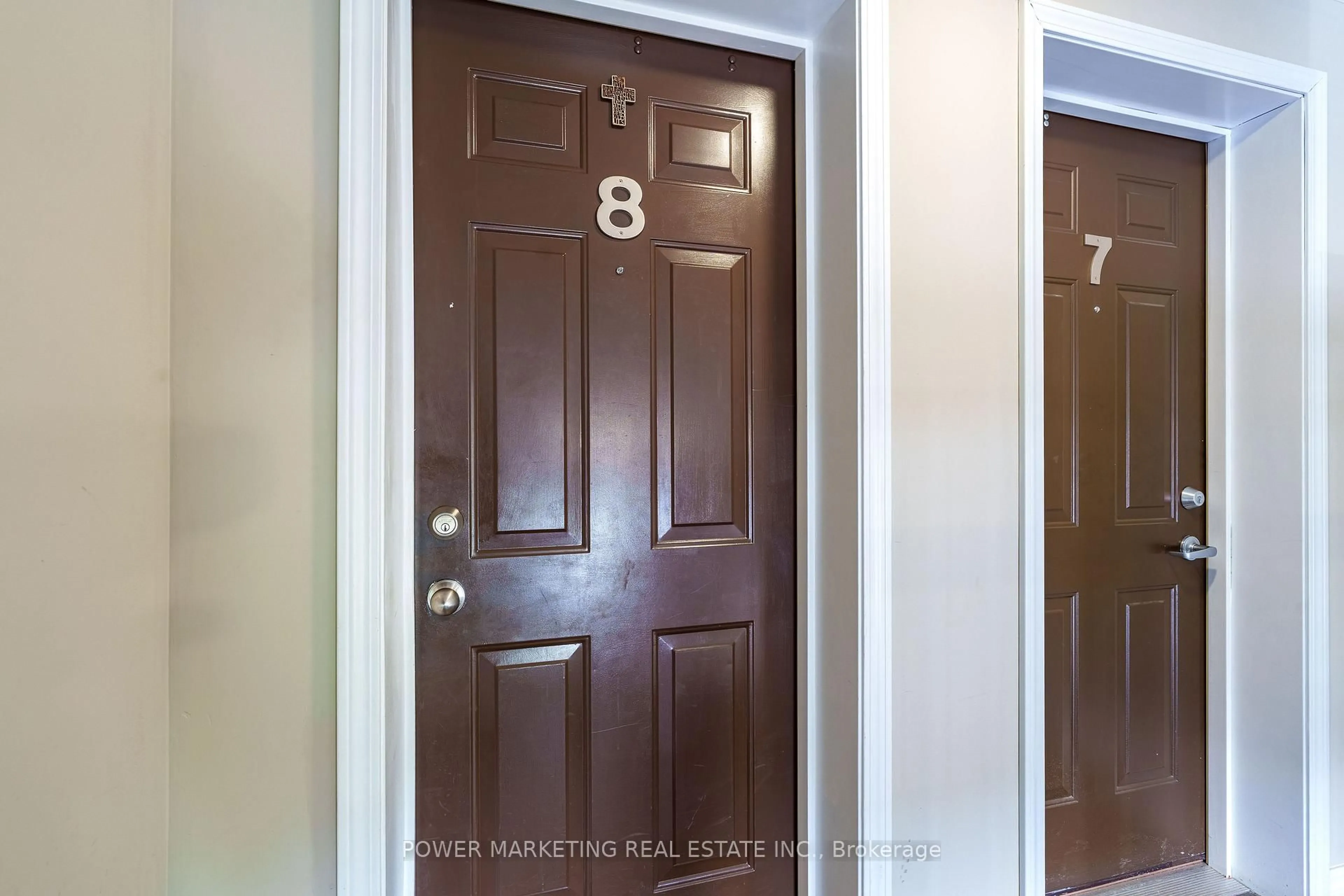 Indoor entryway for 2240 Tenth Line Rd #8, Ottawa Ontario K4A 0X7
