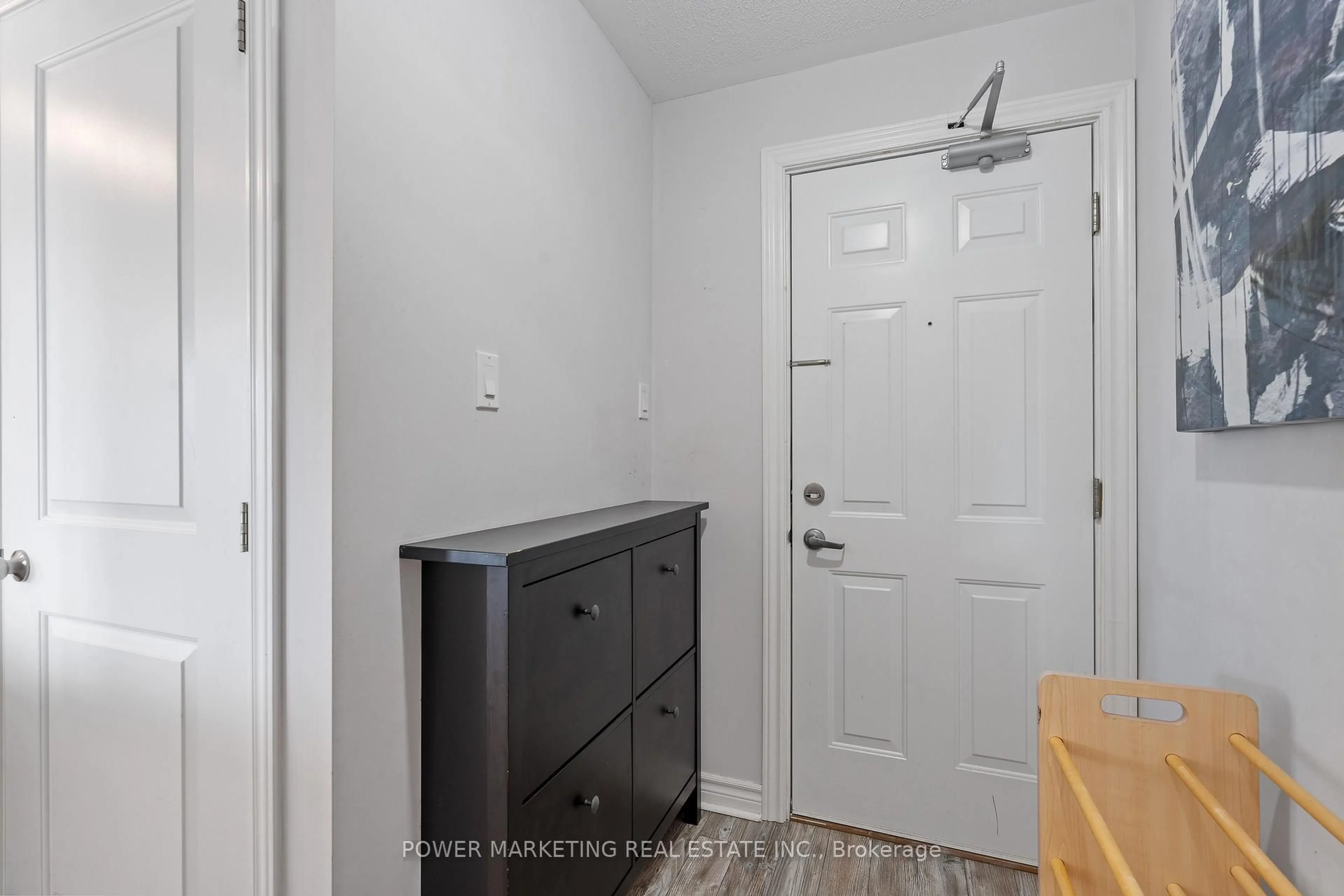 Indoor entryway for 2240 Tenth Line Rd #8, Ottawa Ontario K4A 0X7
