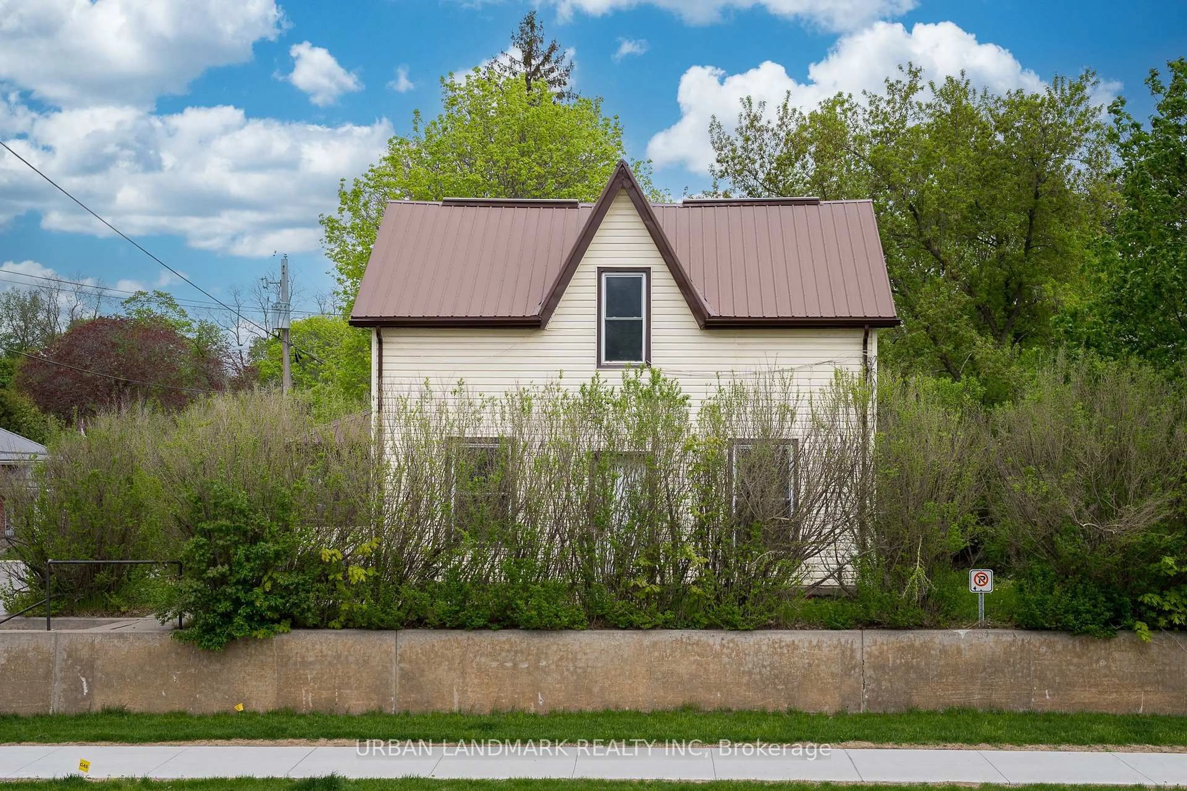 Home with vinyl exterior material, street for 106 St Lawrence St, Madoc Ontario K0K 2K0
