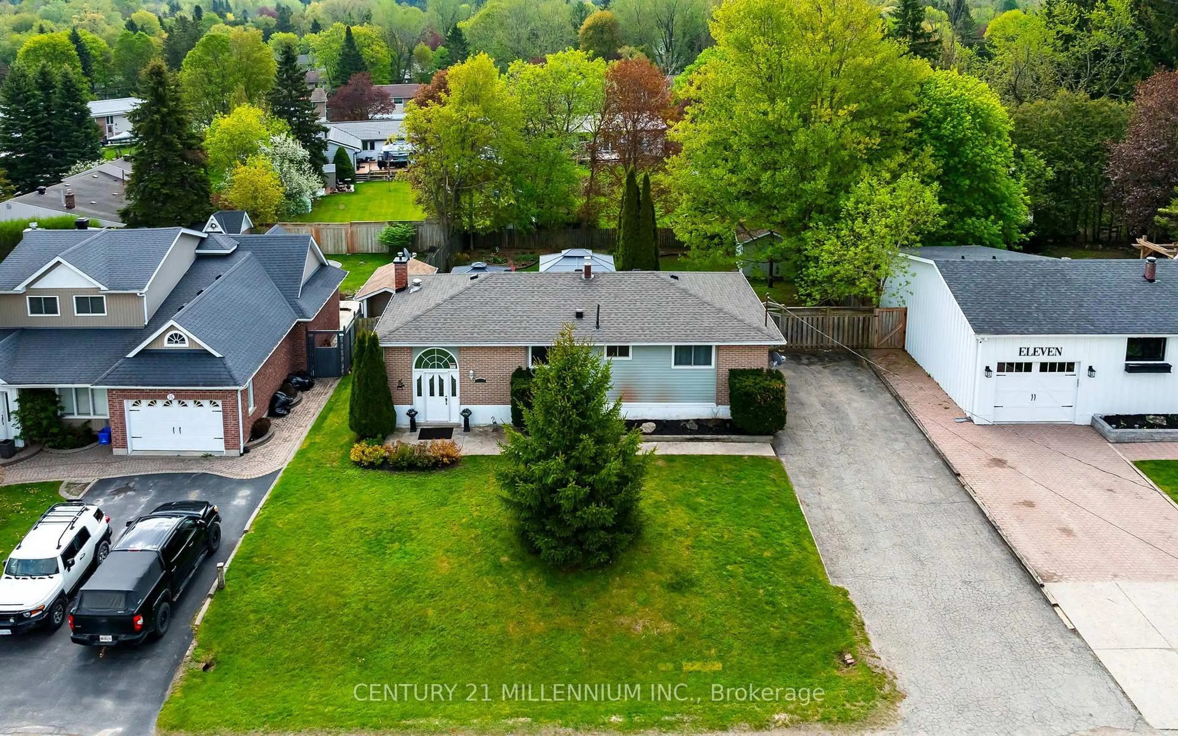 A pic from outside/outdoor area/front of a property/back of a property/a pic from drone, street for 13 Ellen Cres, Erin Ontario N0B 1Z0