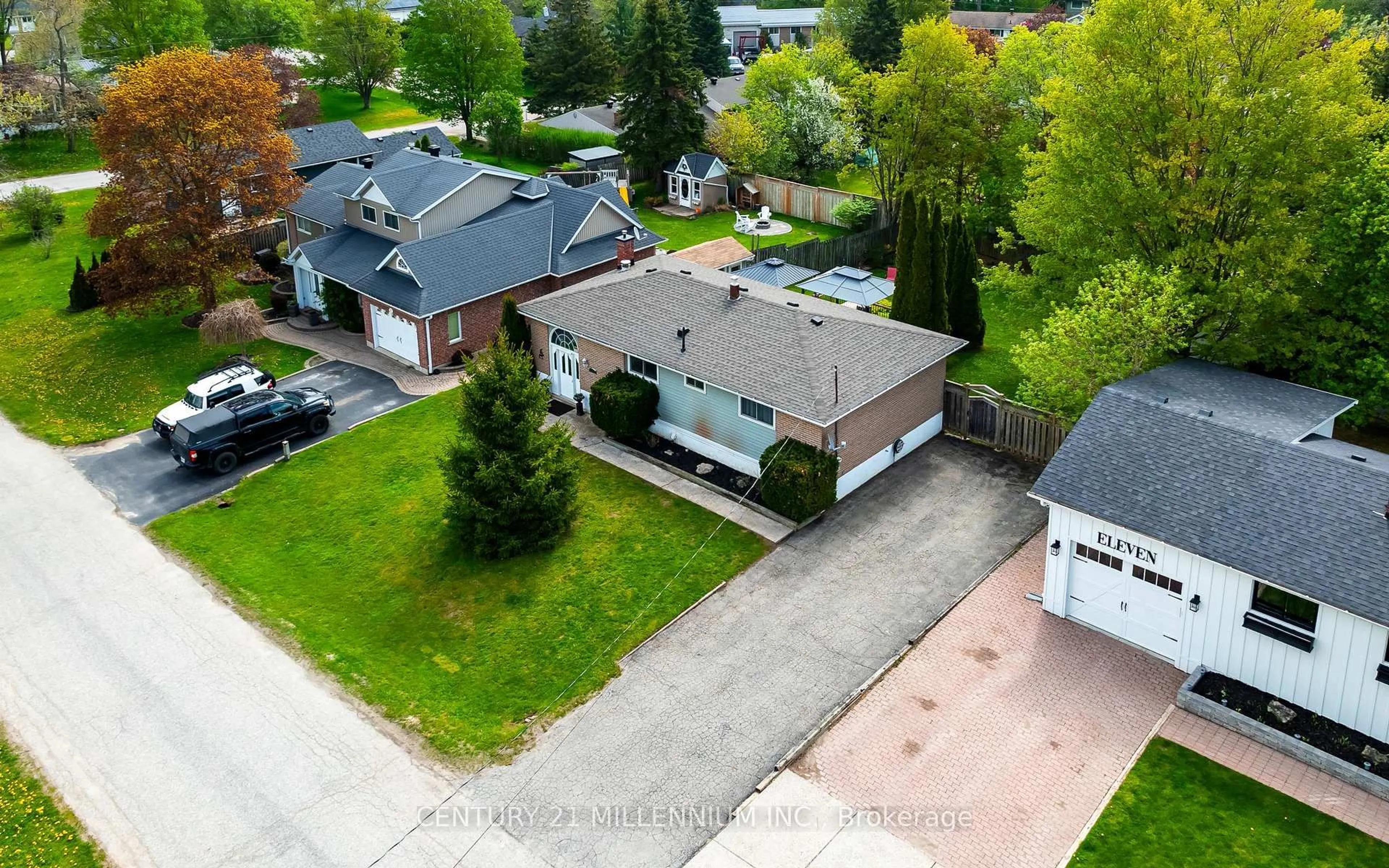 A pic from outside/outdoor area/front of a property/back of a property/a pic from drone, street for 13 Ellen Cres, Erin Ontario N0B 1Z0