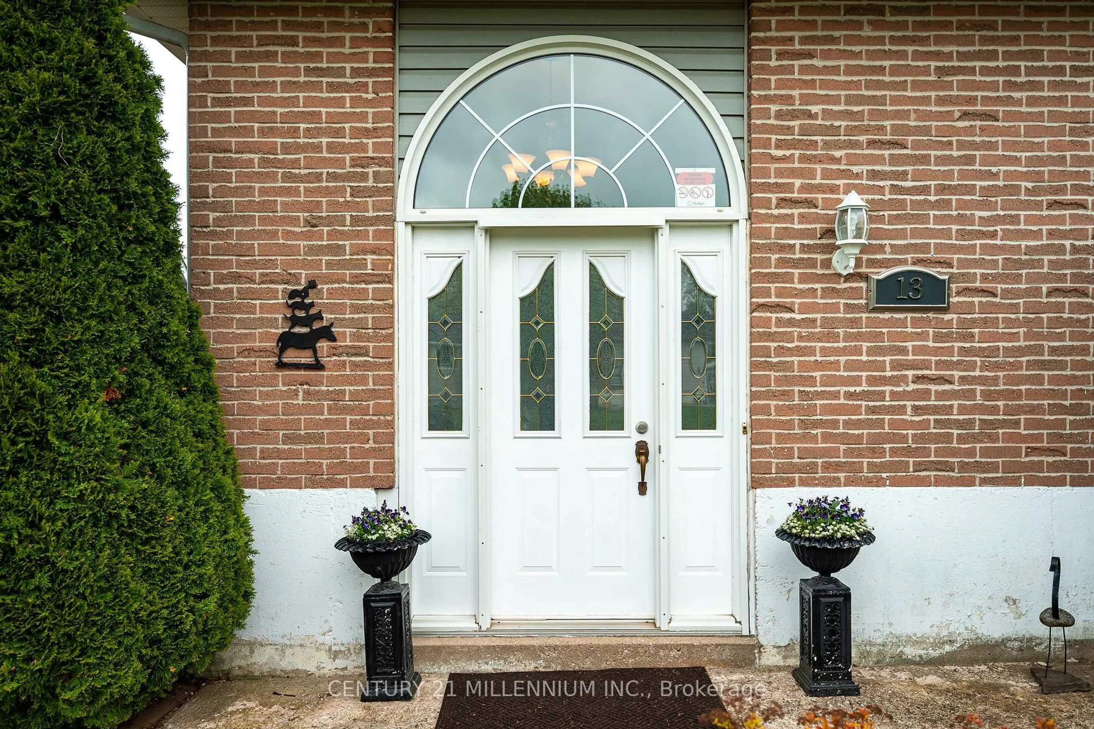 Indoor entryway for 13 Ellen Cres, Erin Ontario N0B 1Z0