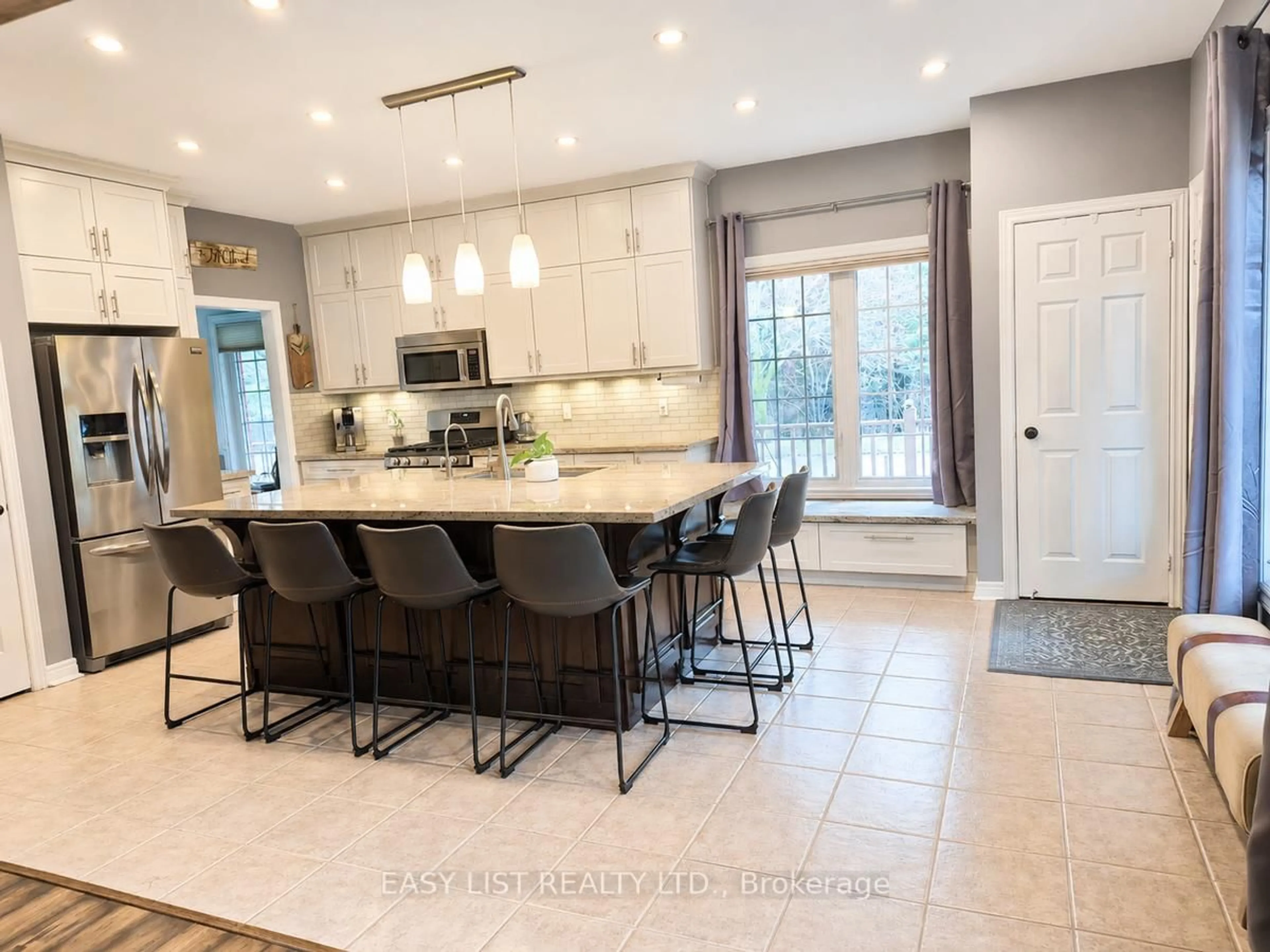 Open concept kitchen, ceramic/tile floor for 111 Parkview Lane, Guelph/Eramosa Ontario N0B 2K0
