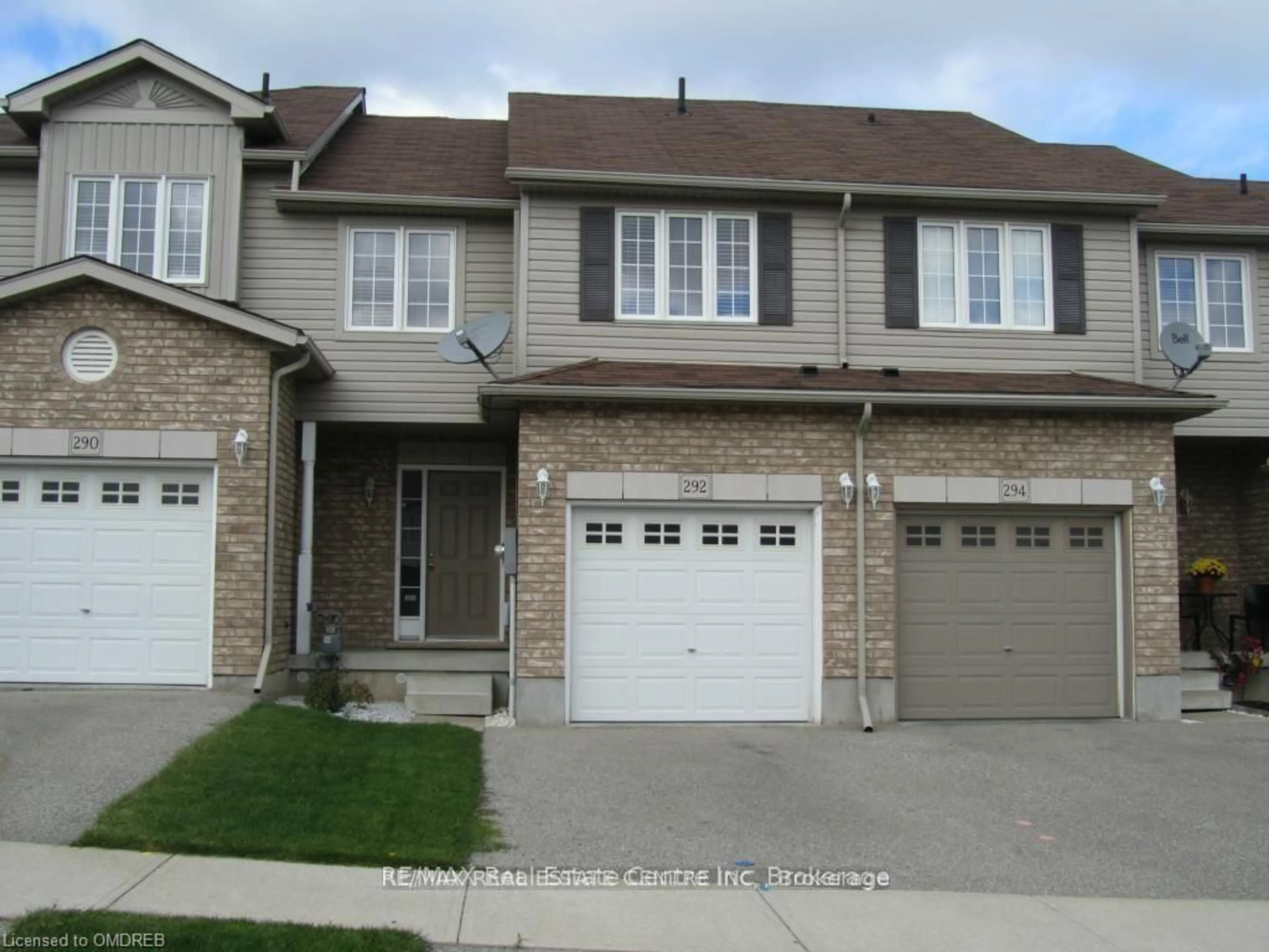 Home with brick exterior material, street for 292 Briarmeadow Dr, Kitchener Ontario N2A 4L1