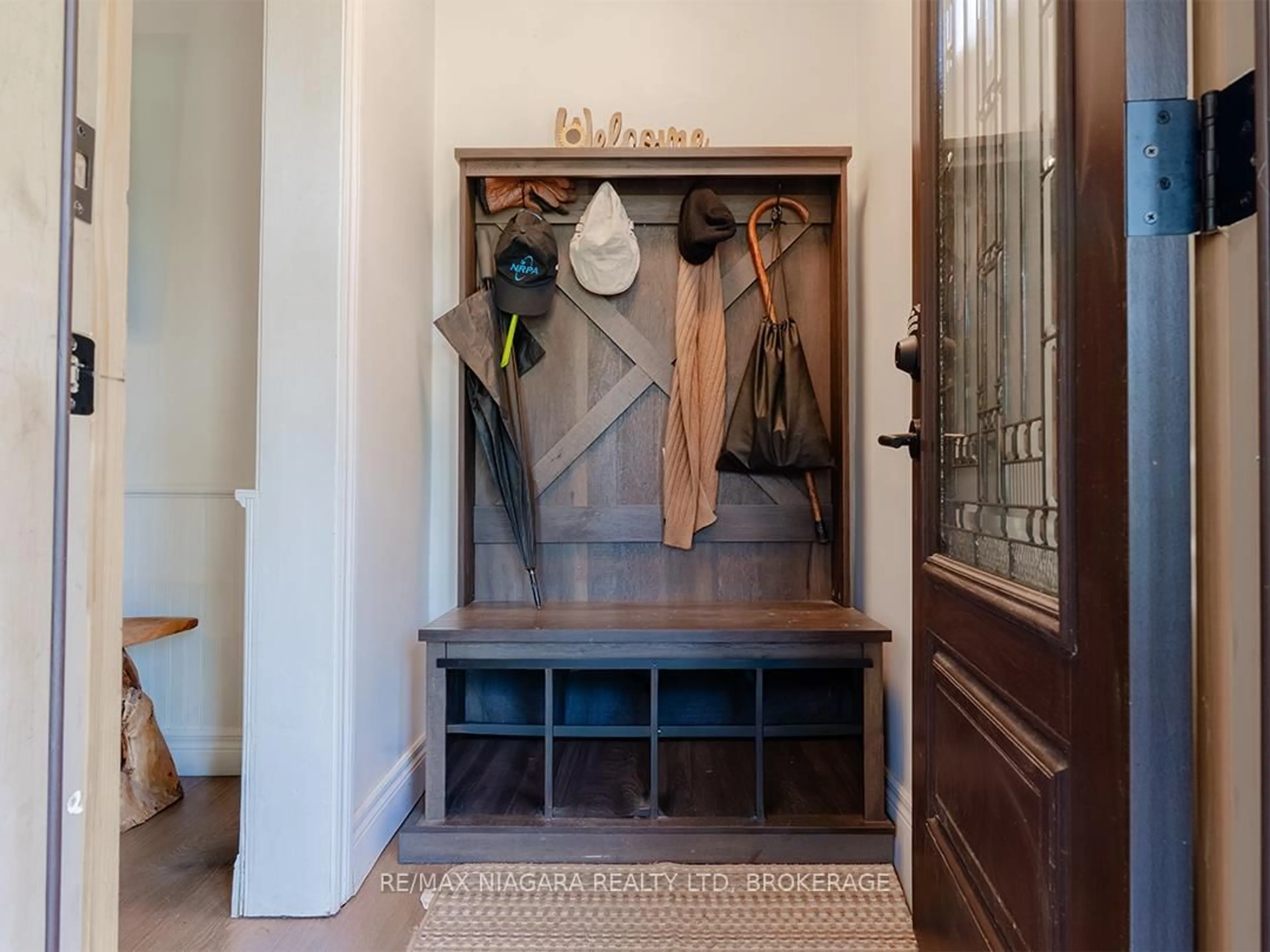 Indoor entryway for 11755 Highway 3, Wainfleet Ontario L0S 1V0
