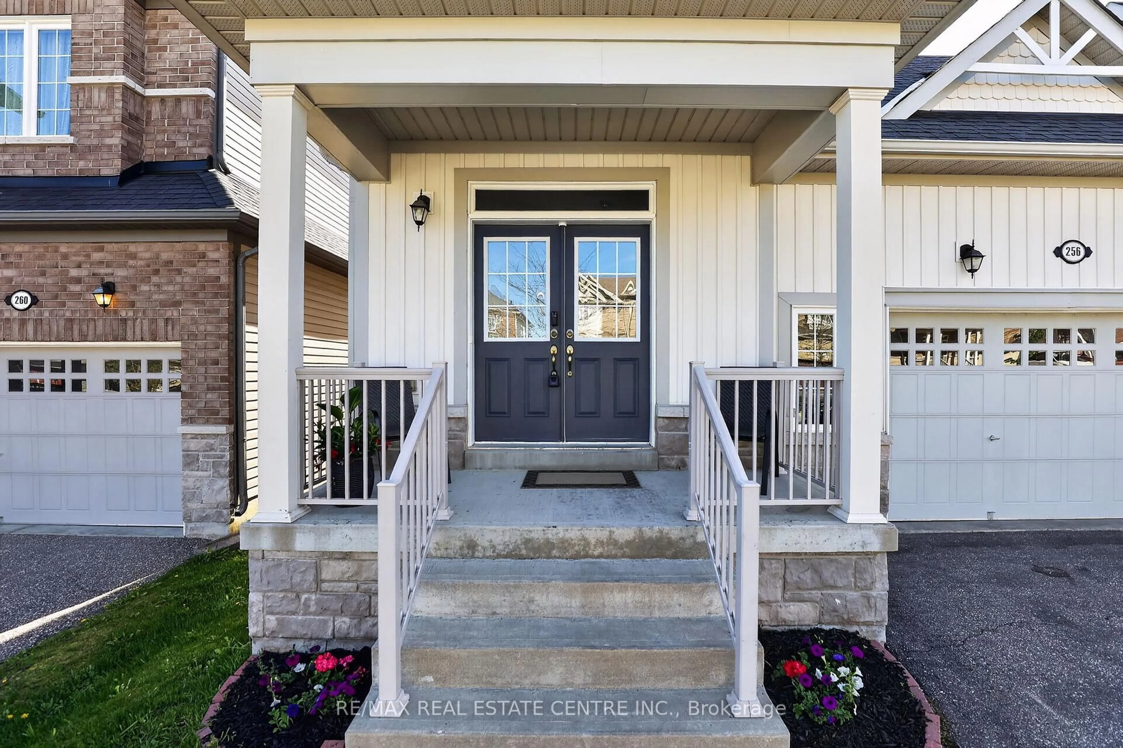 Indoor entryway for 256 Johnson Dr, Shelburne Ontario L9V 3V7