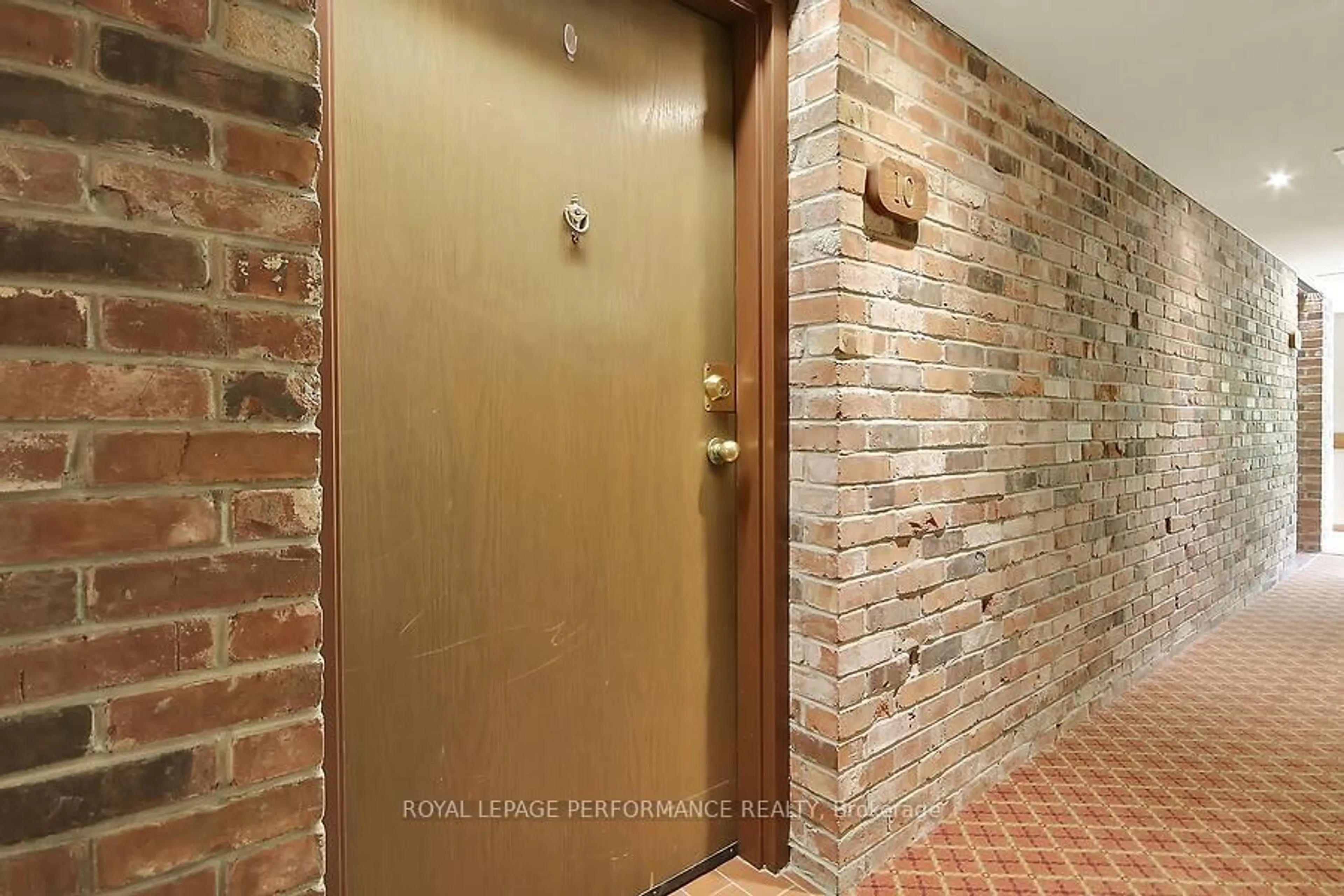 Indoor entryway for 135 Springfield Ave #10, Ottawa Ontario K1M 1C5
