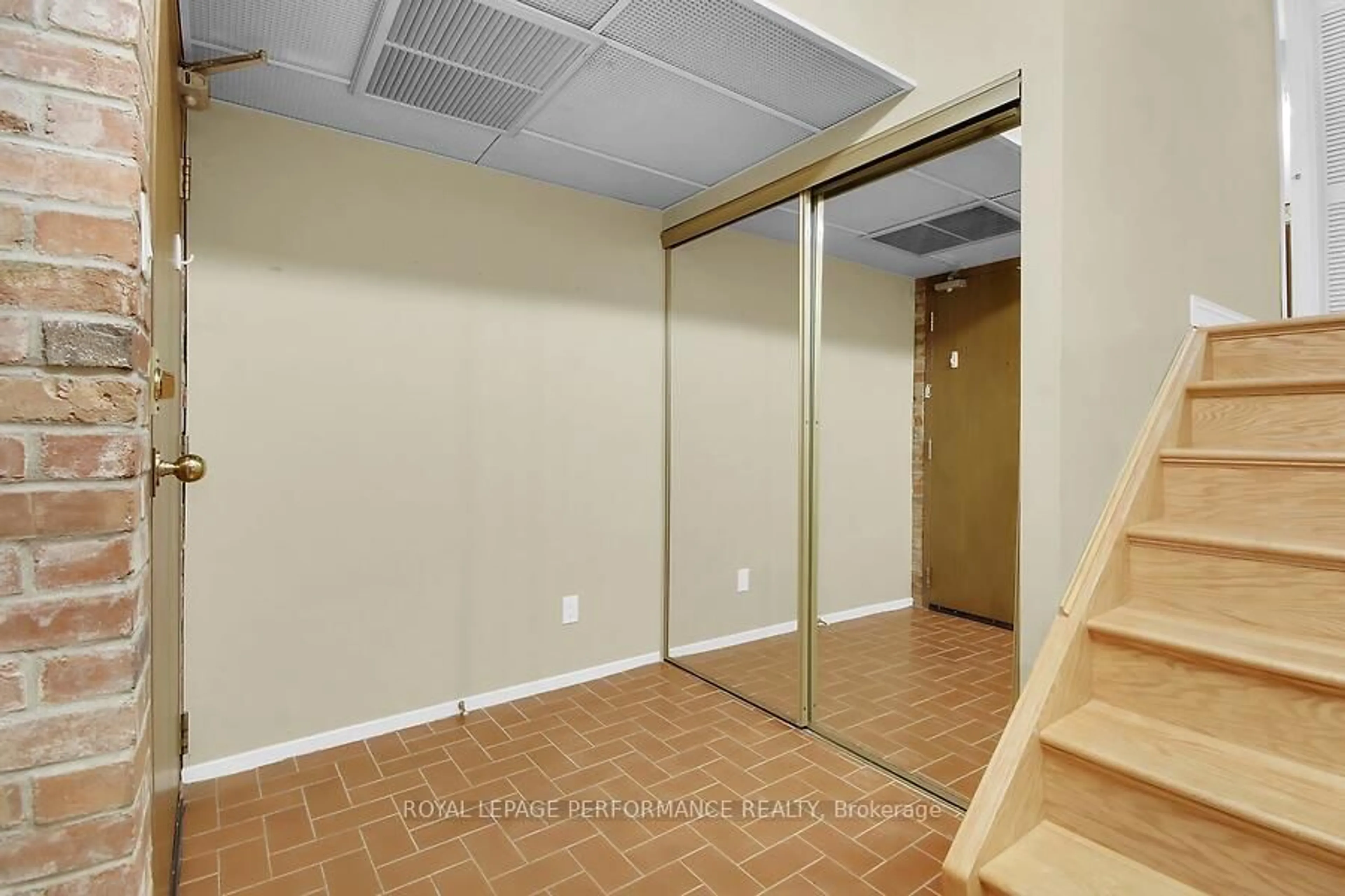 Storage room or clothes room or walk-in closet for 135 Springfield Ave #10, Ottawa Ontario K1M 1C5