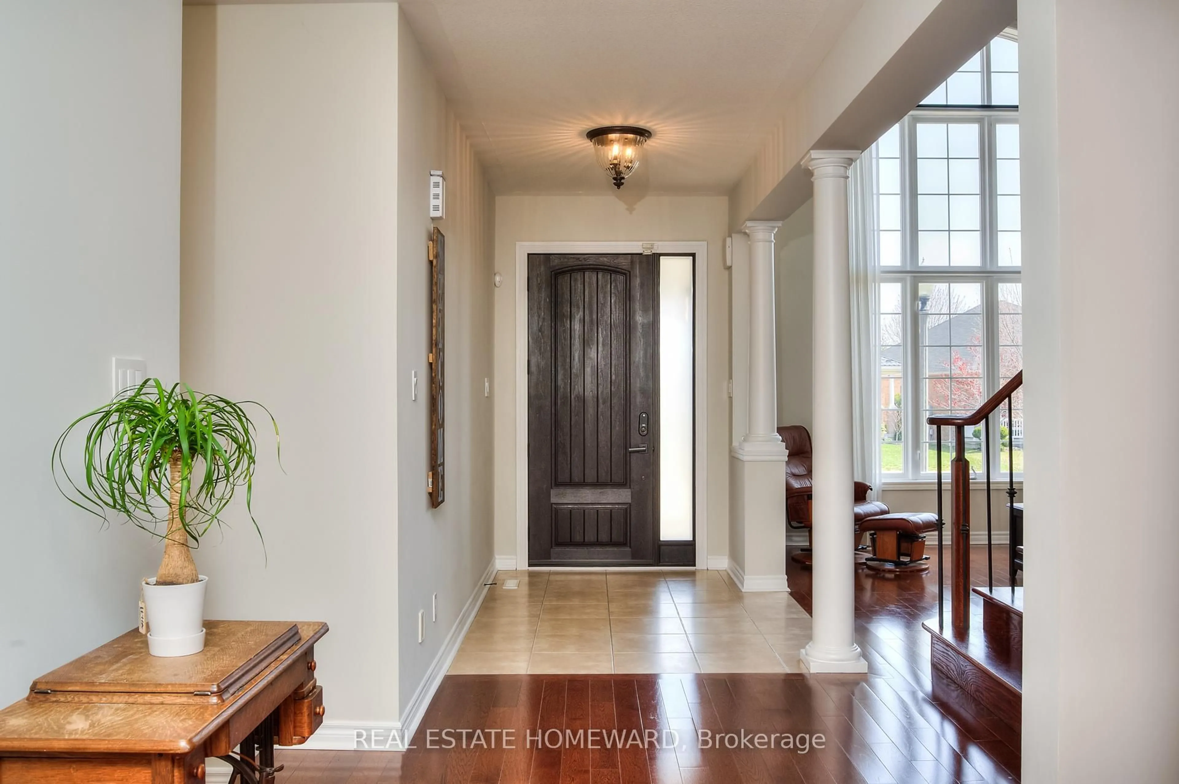 Indoor entryway for 225 Ridgemere Crt, Kitchener Ontario N2P 2V5