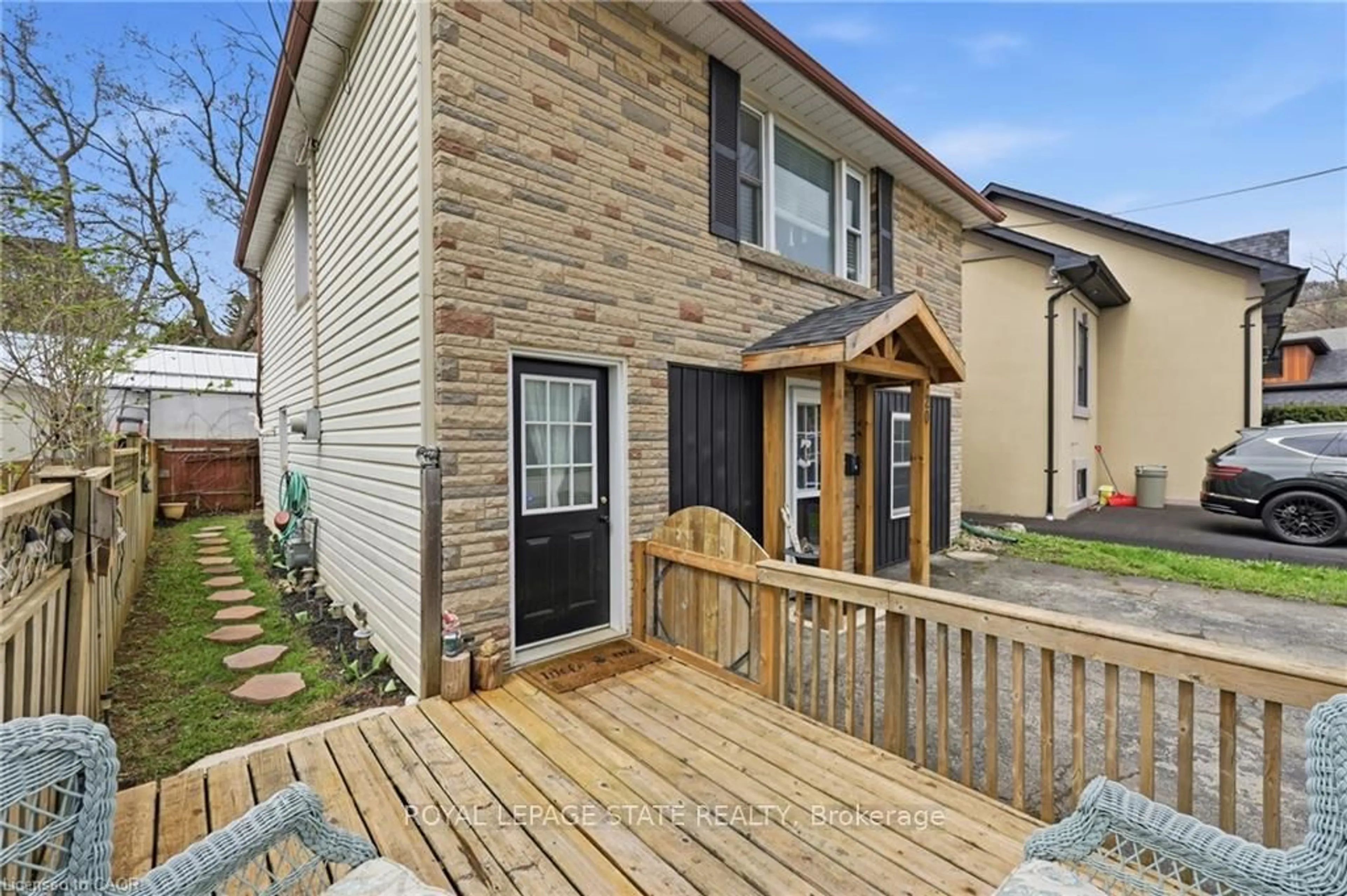 Unknown for 20 Peel St, Hamilton Ontario L9H 3E4
