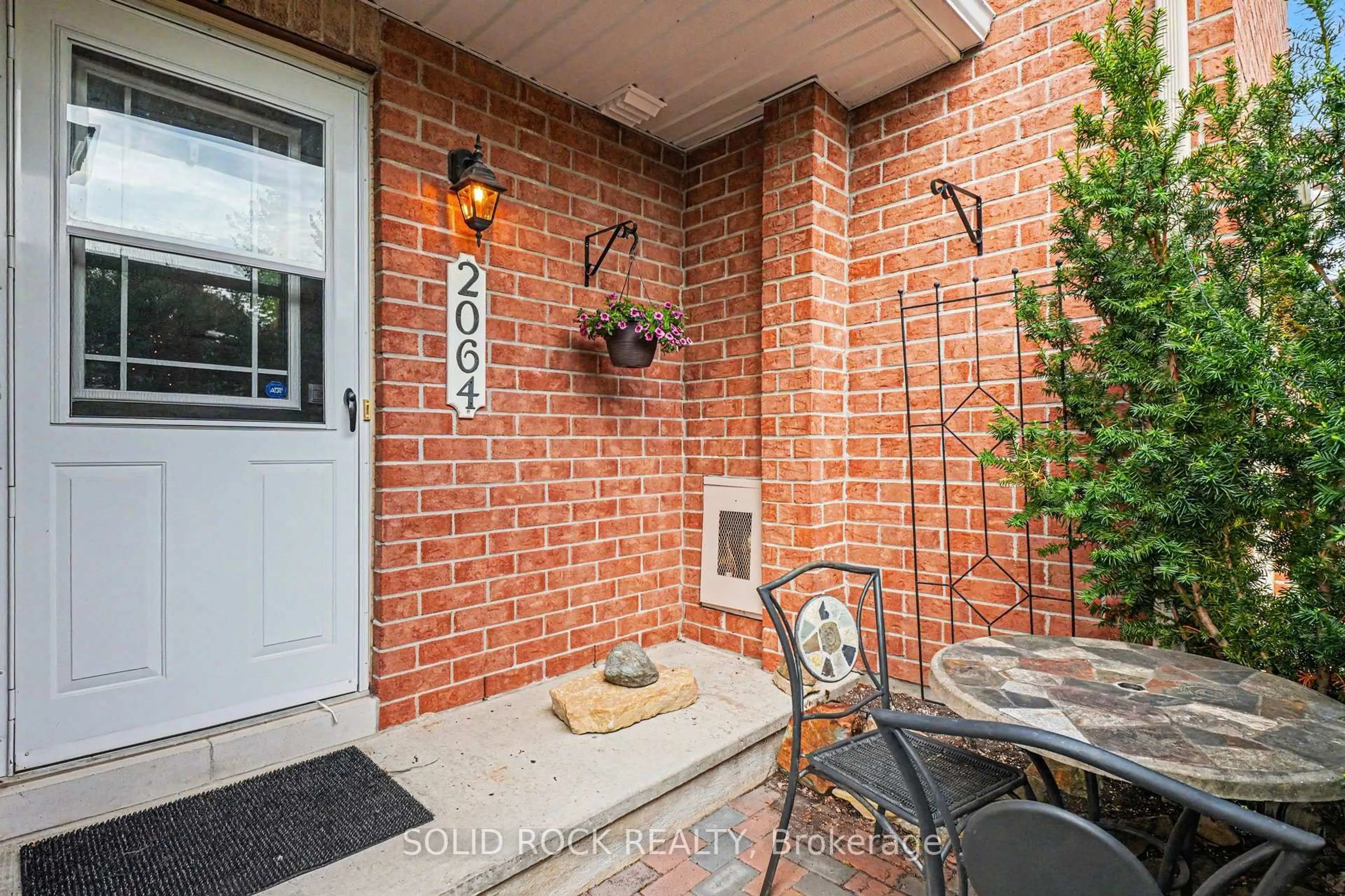 Unknown for 2064 Dunollie Cres, Ottawa Ontario K2W 1H6