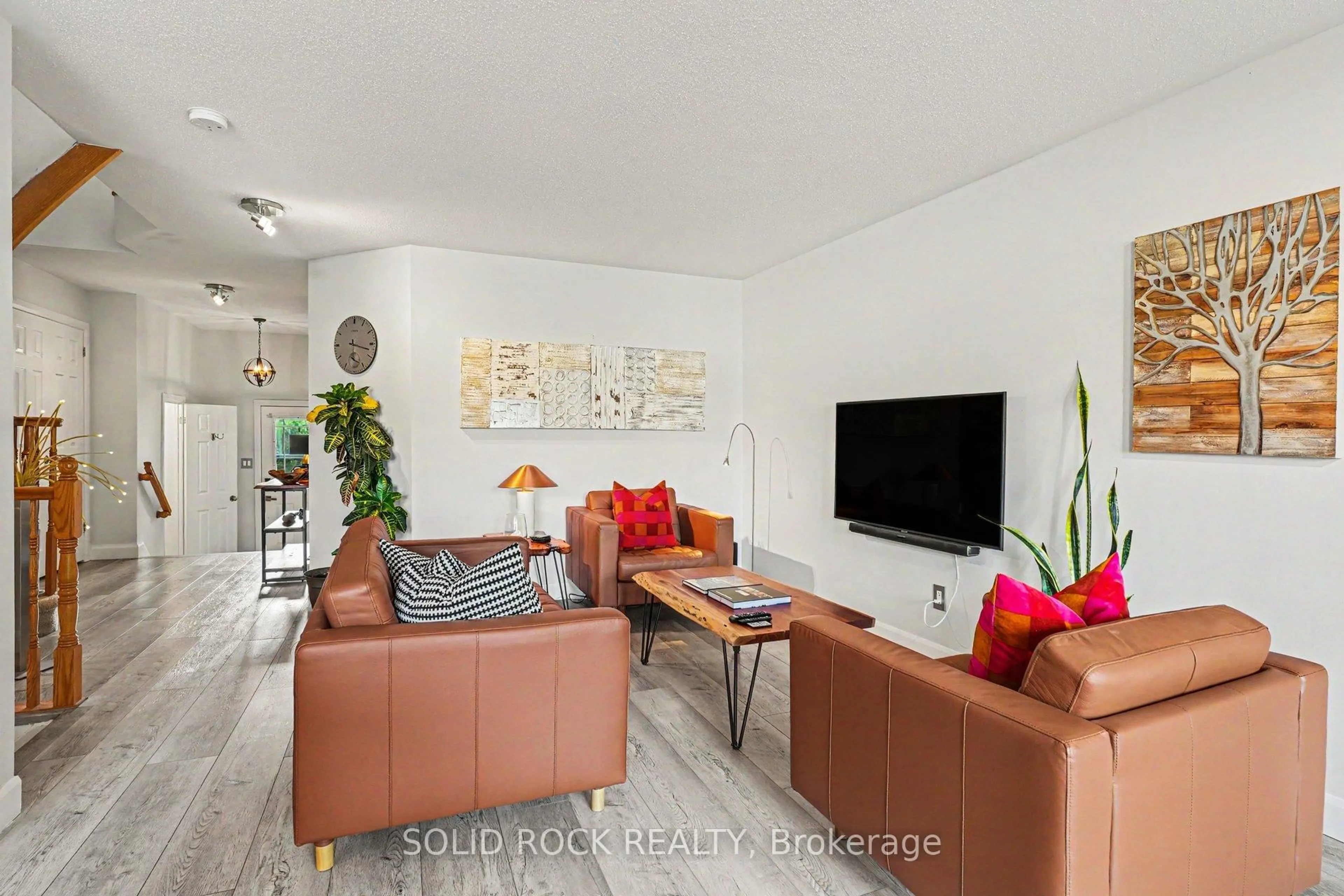 Living room with furniture, unknown for 2064 Dunollie Cres, Ottawa Ontario K2W 1H6