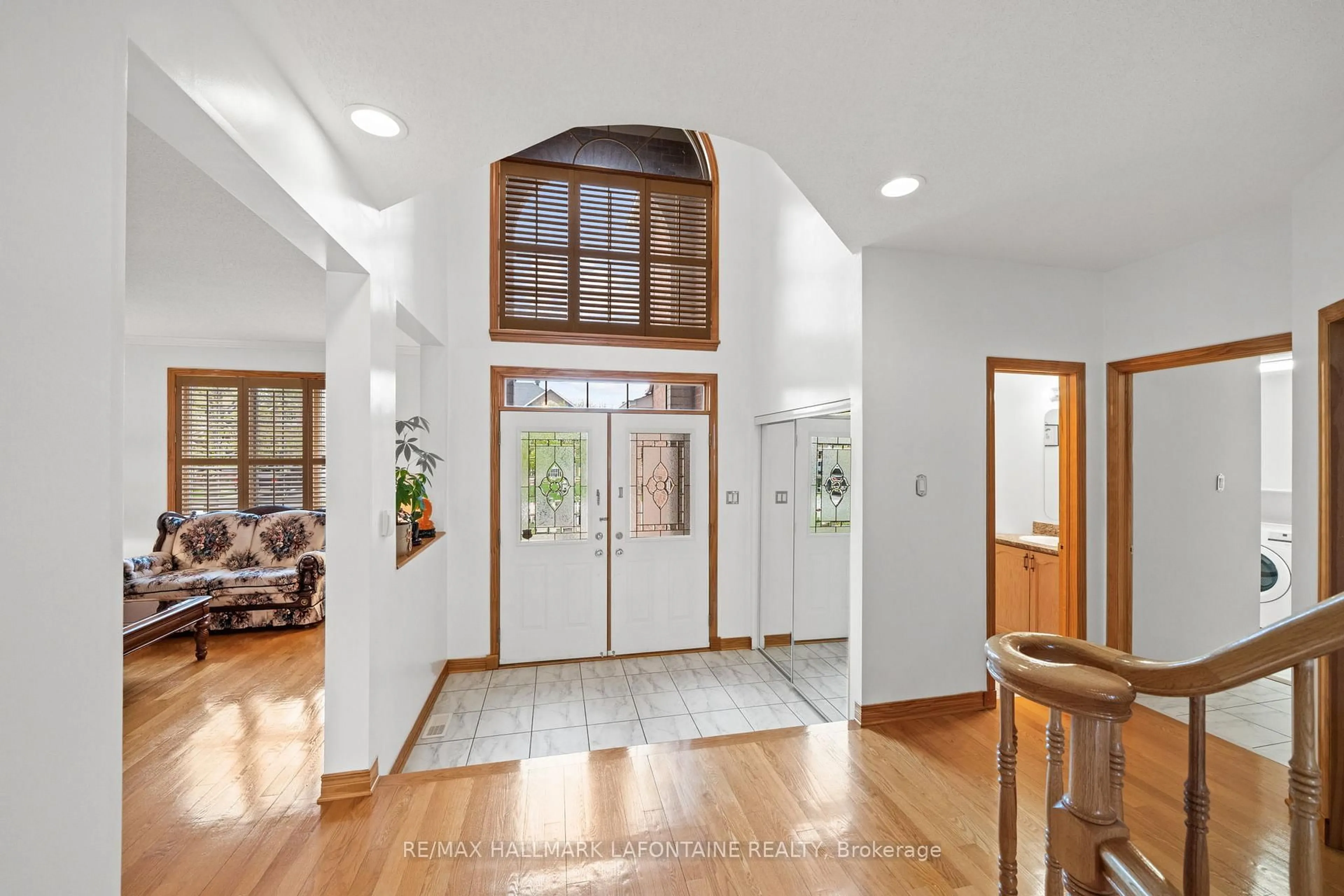 Indoor entryway for 6 Ash Valley Ave, Barrhaven Ontario K2G 6V3