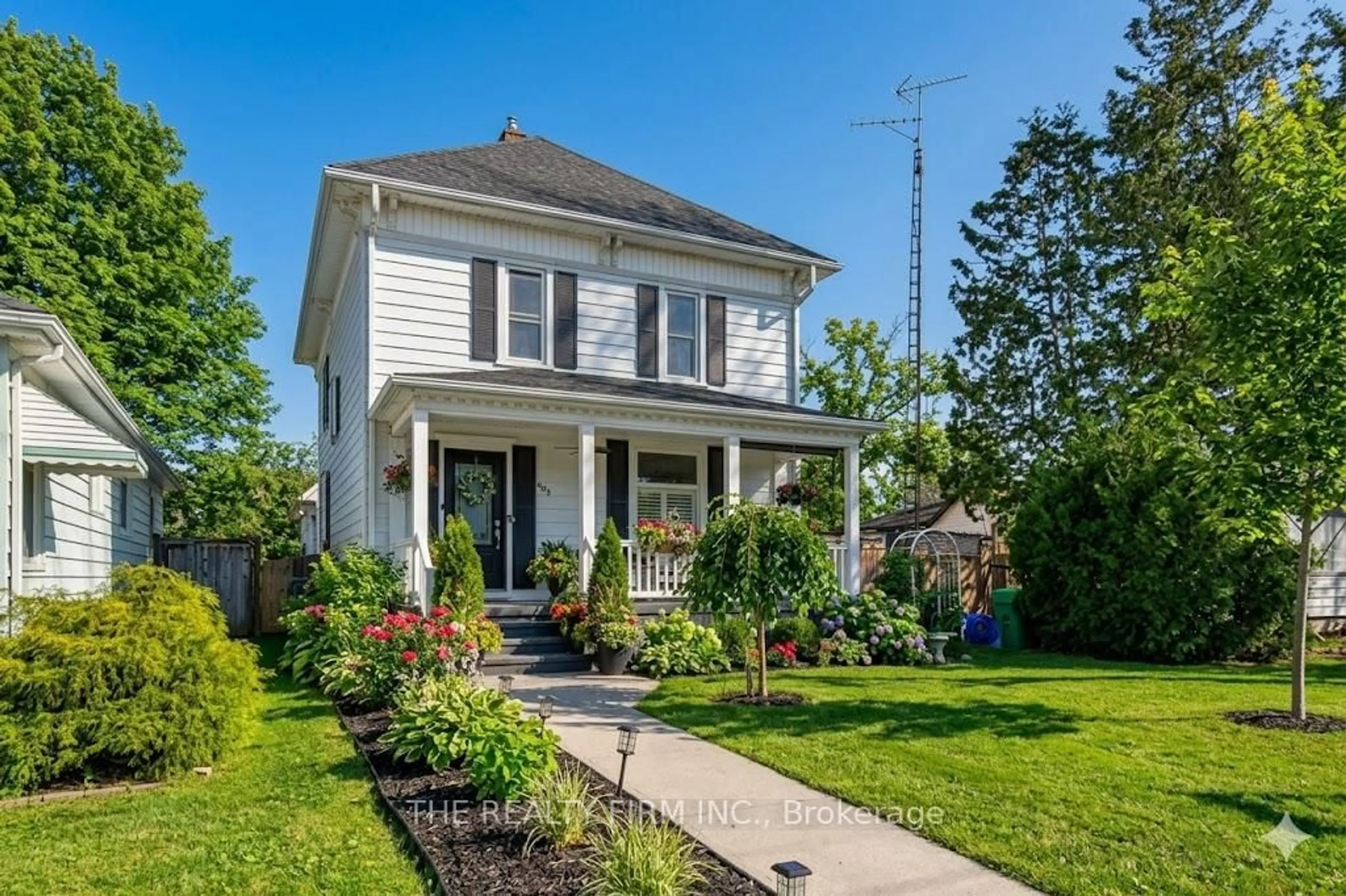Home with brick exterior material, street for 422 Greenfield St, Petrolia Ontario N0N 1R0
