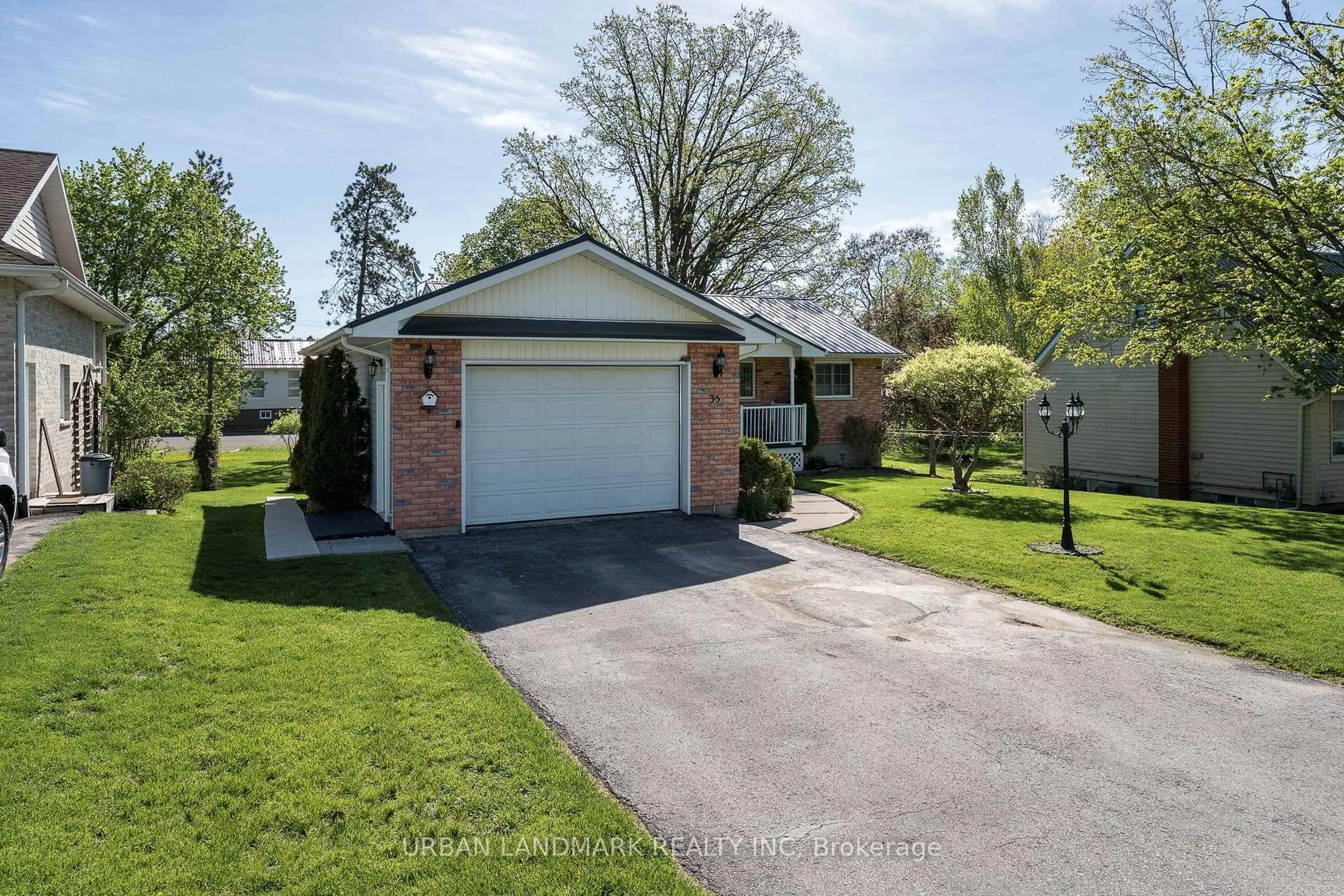 A pic from outside/outdoor area/front of a property/back of a property/a pic from drone, street for 35 Nelson St, Madoc Ontario K0K 2K0