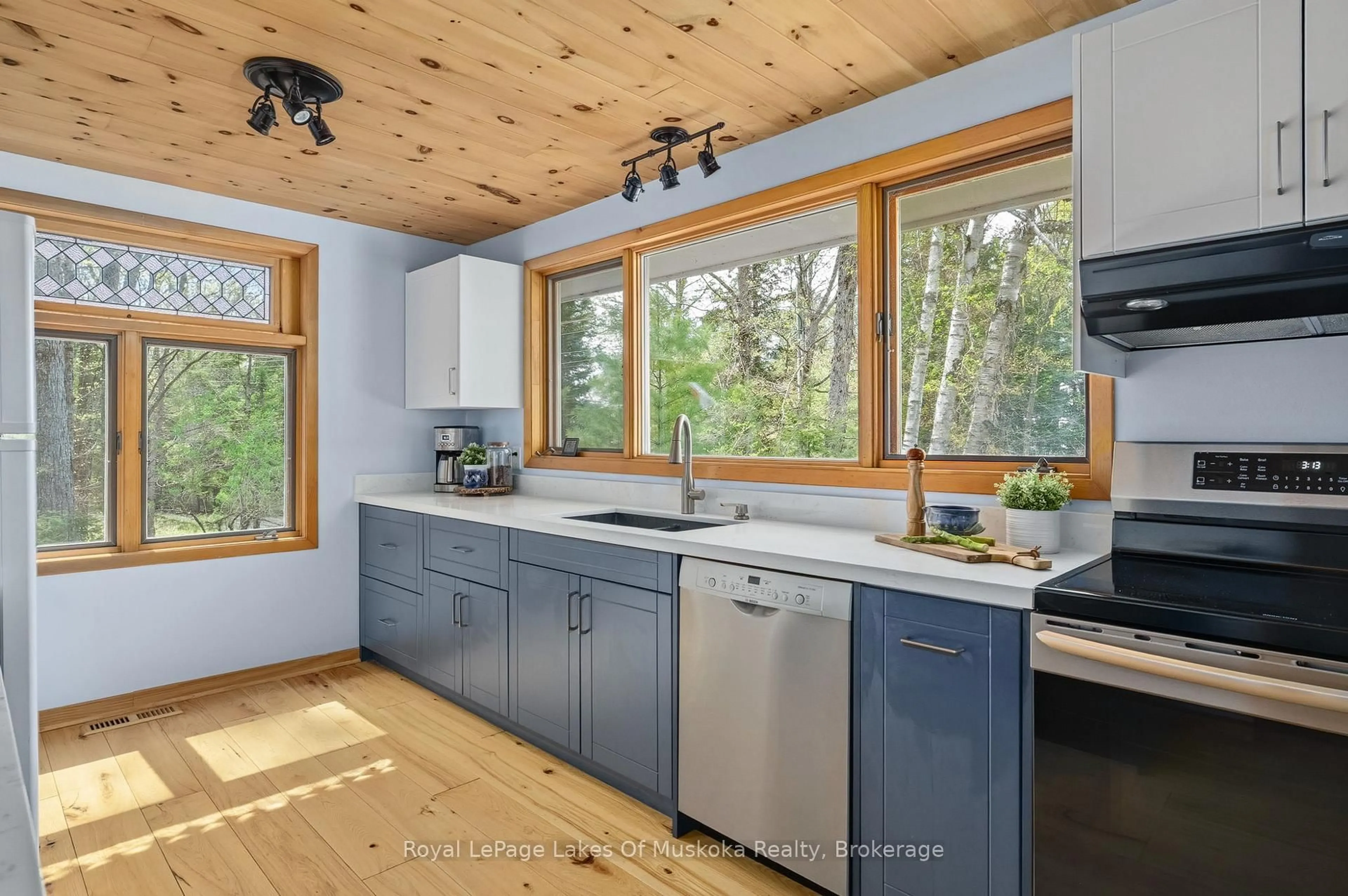 Open concept kitchen, unknown for 1044 Bigwin View Lane, Lake of Bays Ontario P0B 1A0