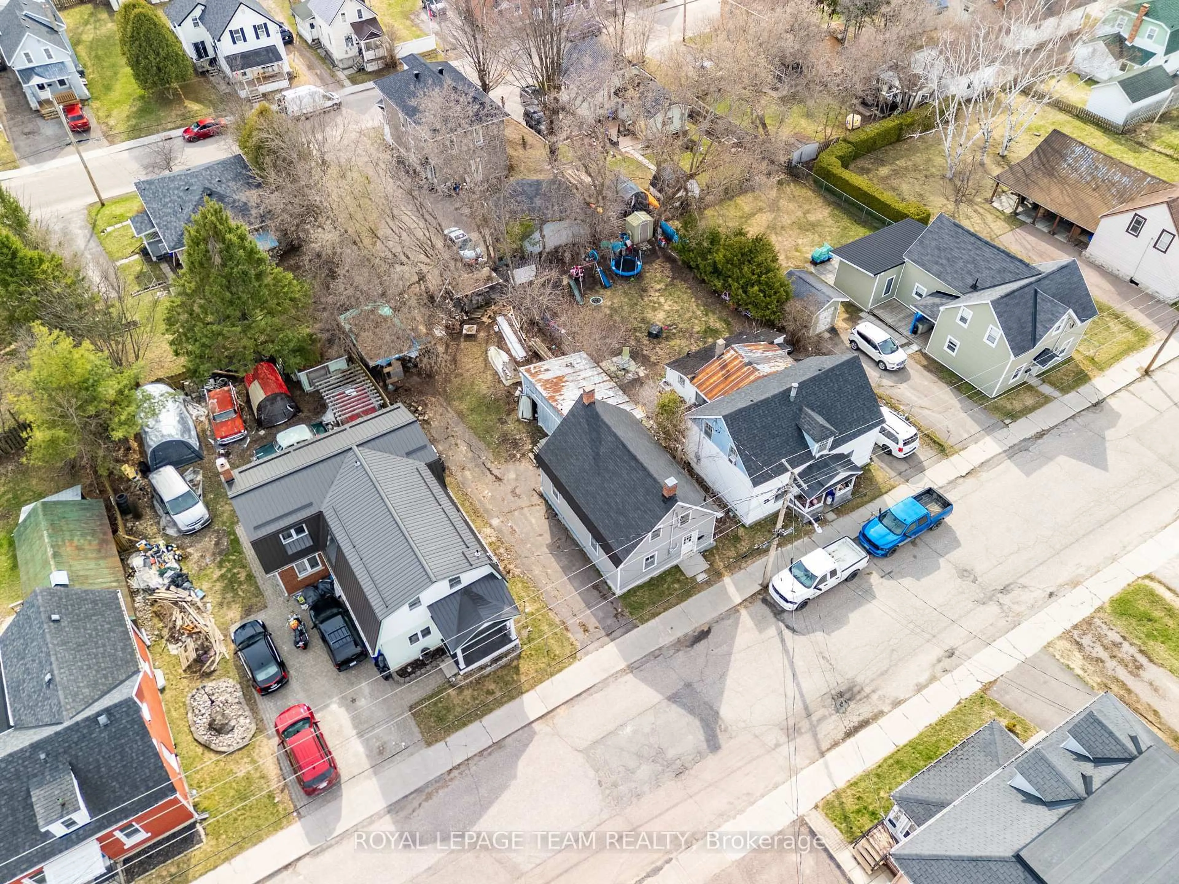 A pic from outside/outdoor area/front of a property/back of a property/a pic from drone, street for 42 Bonnechere St, Renfrew Ontario K7V 1Z1