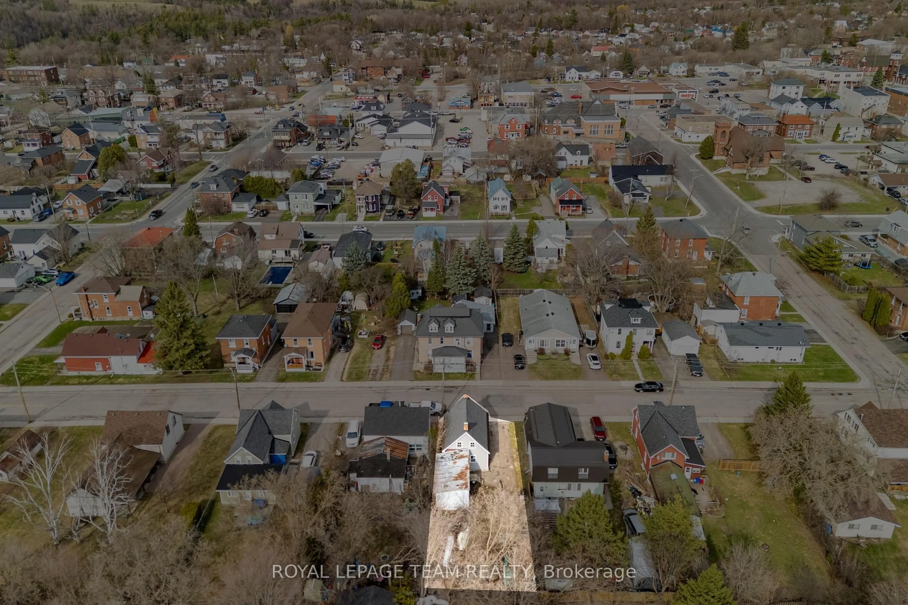 A pic from outside/outdoor area/front of a property/back of a property/a pic from drone, street for 42 Bonnechere St, Renfrew Ontario K7V 1Z1