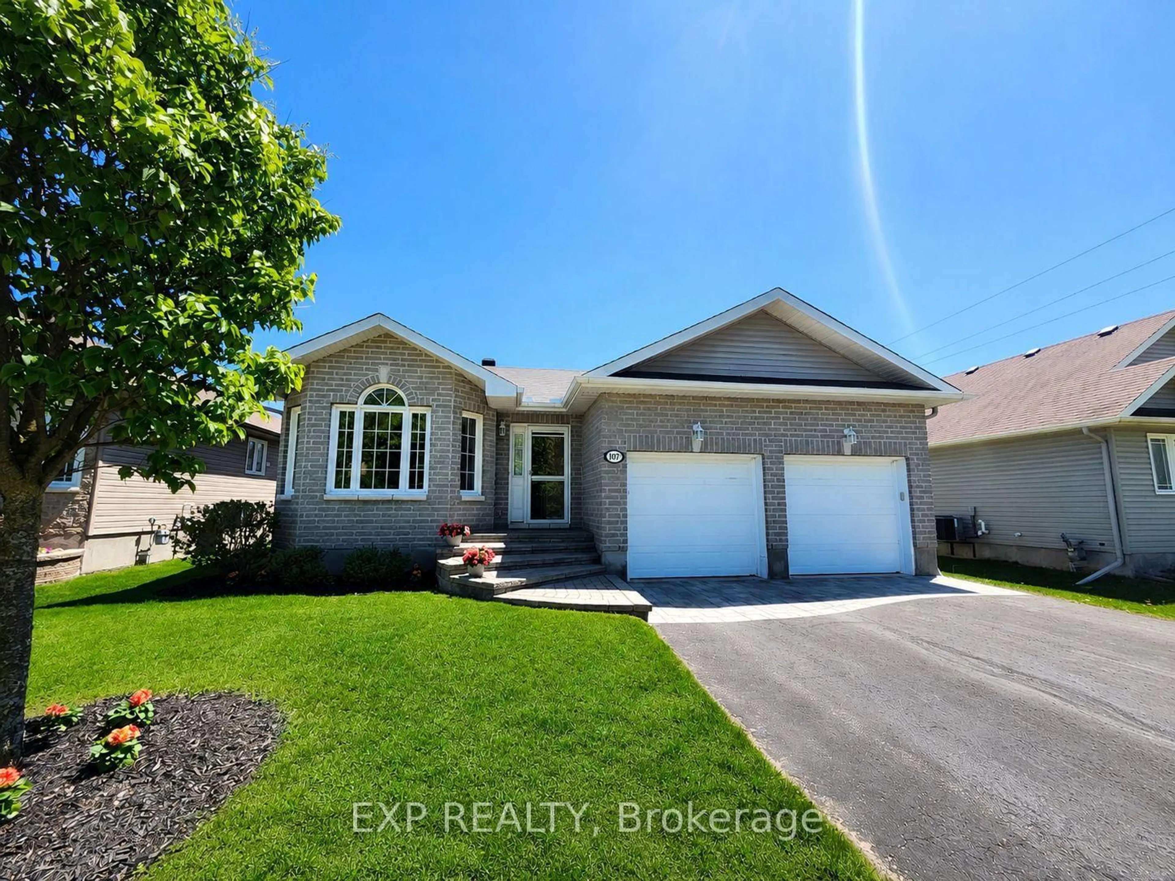 Home with vinyl exterior material, street for 107 Ferrara Dr, Smiths Falls Ontario K7A 0A2