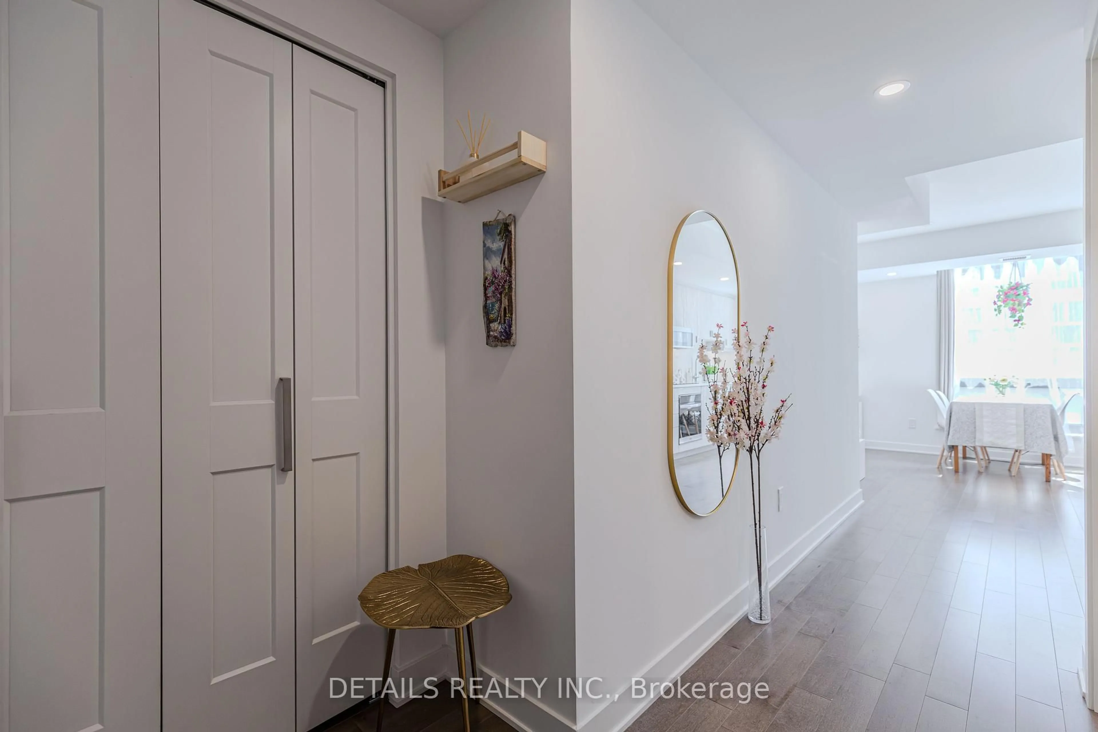 Indoor entryway for 340 Queen St #1008, Ottawa Ontario K1R 0G1