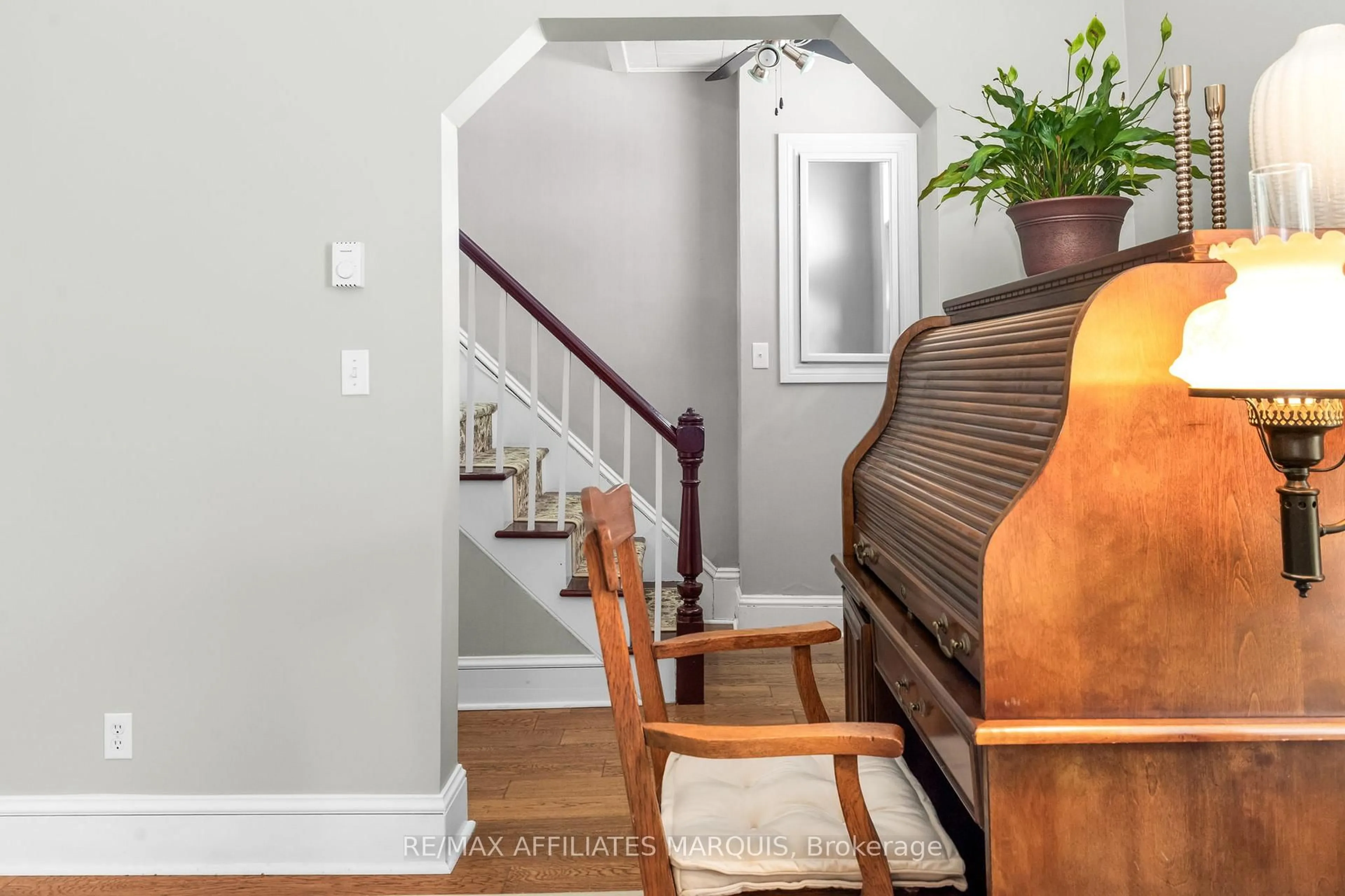Indoor entryway for 4 Park Ave, Smiths Falls Ontario K7A 1X3