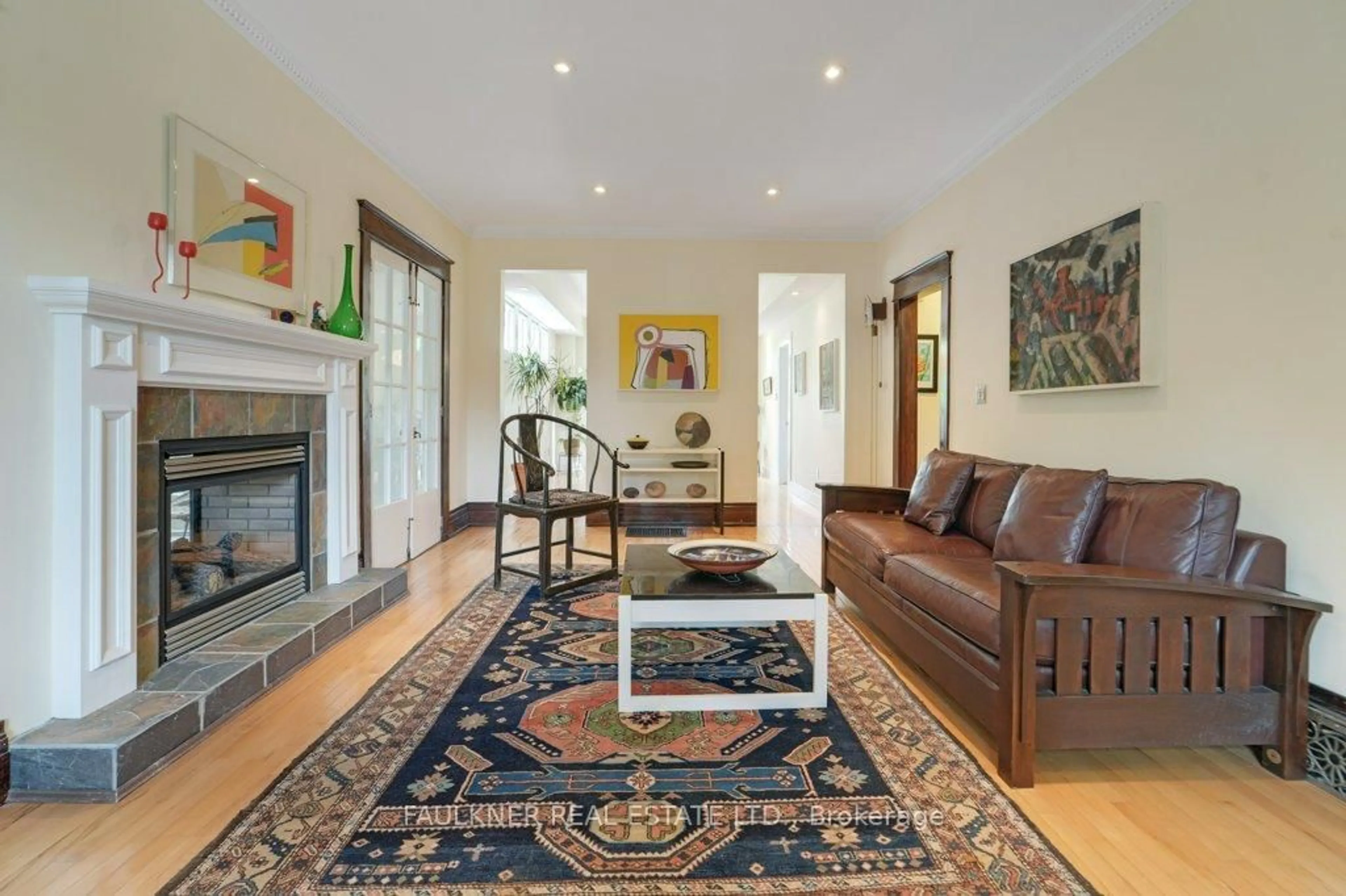 Living room with furniture, unknown for 1485 Caton St, Ottawa Ontario K1H 6J3