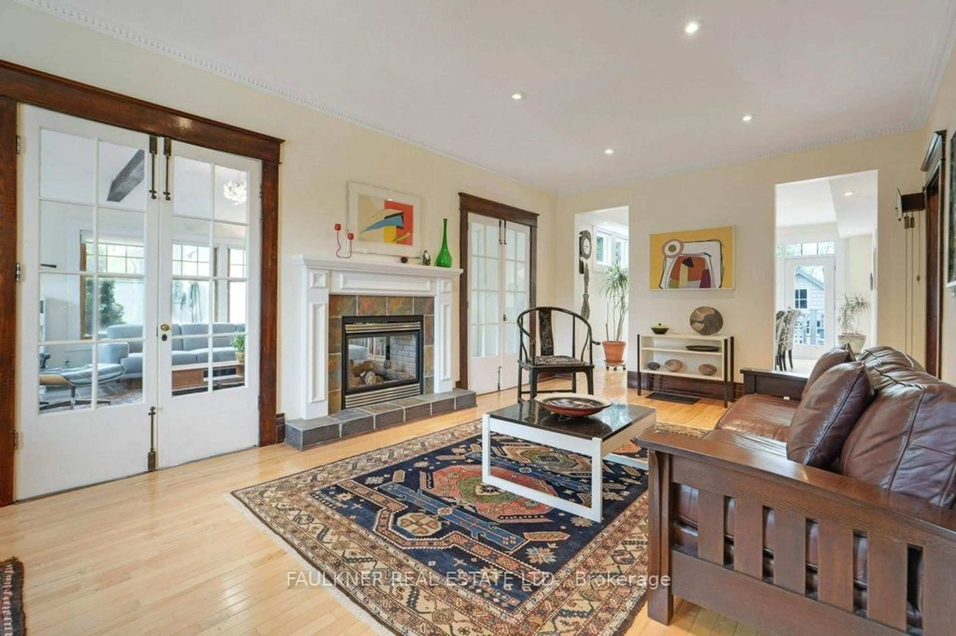 Living room with furniture, unknown for 1485 Caton St, Ottawa Ontario K1H 6J3