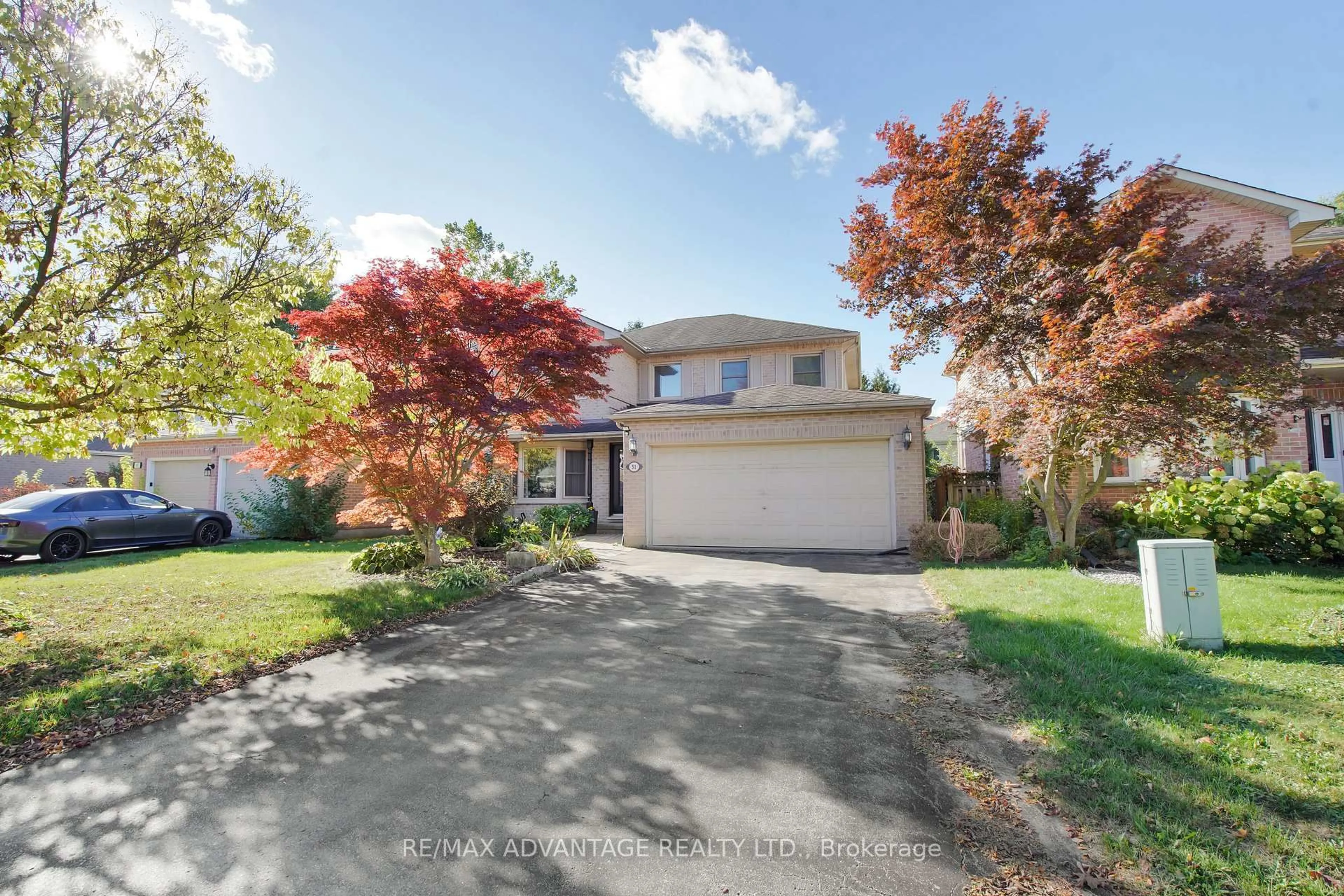 A pic from outside/outdoor area/front of a property/back of a property/a pic from drone, street for 51 Laurel Cres, London North Ontario N6H 4X5