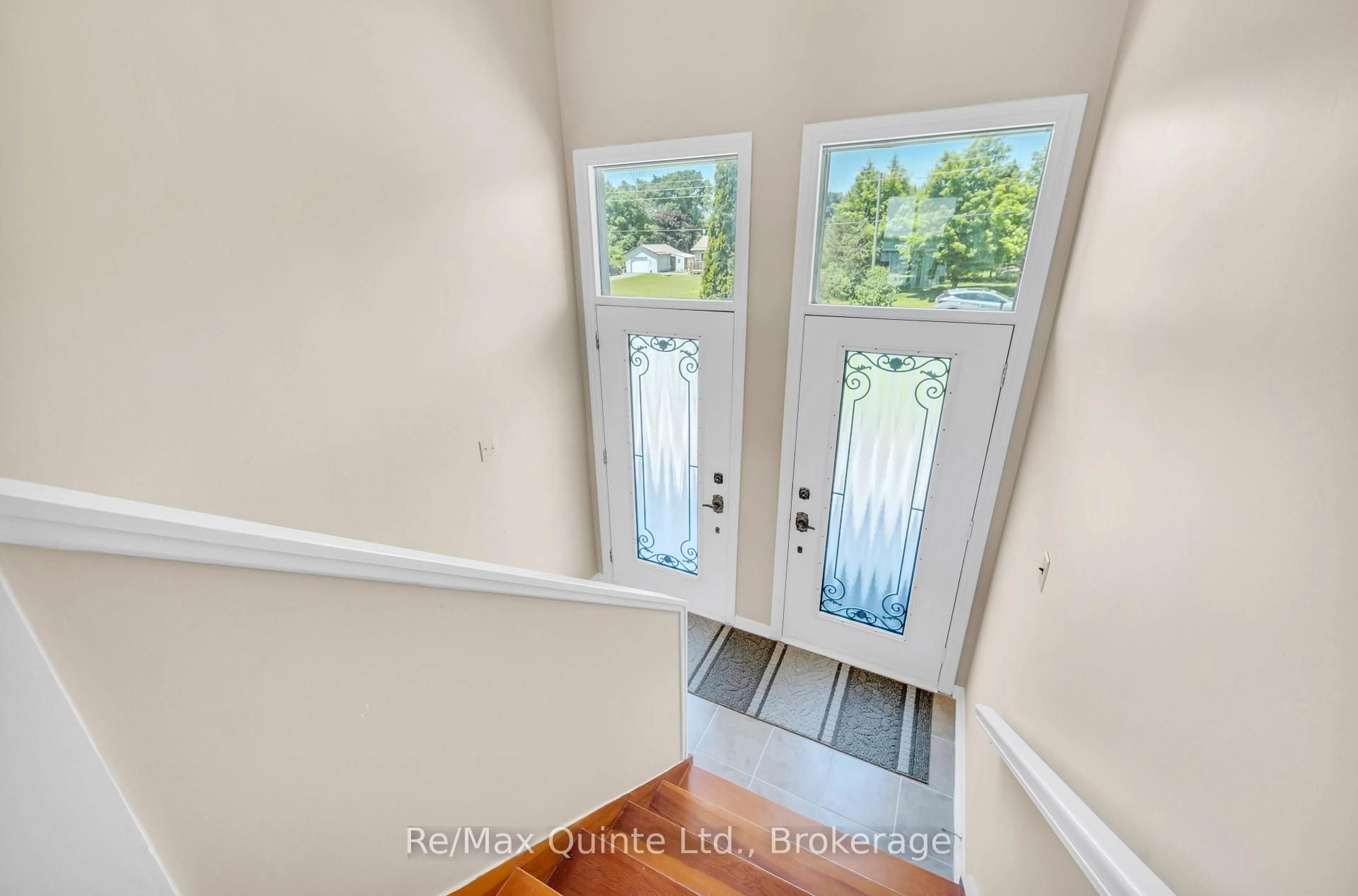 Indoor entryway for 132 HISCOCK SHORES Rd, Prince Edward County Ontario K0K 1L0