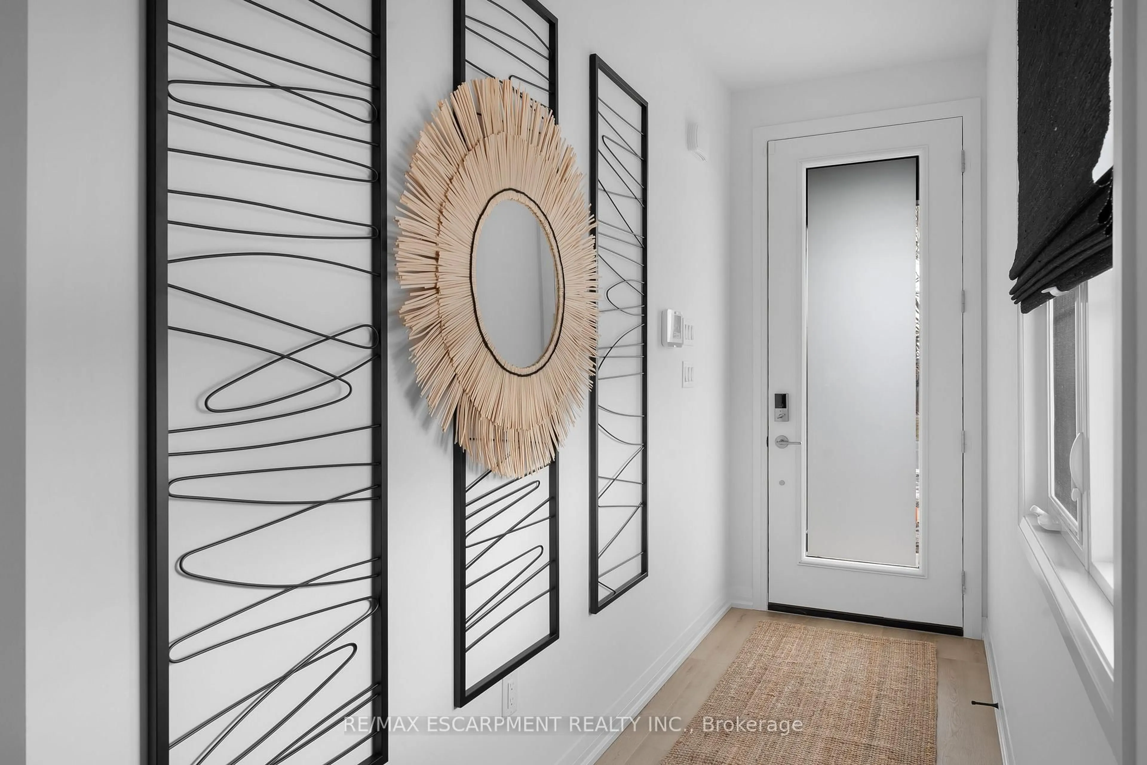 Indoor entryway for 953 CLARE Ave, Welland Ontario L3C 3C2