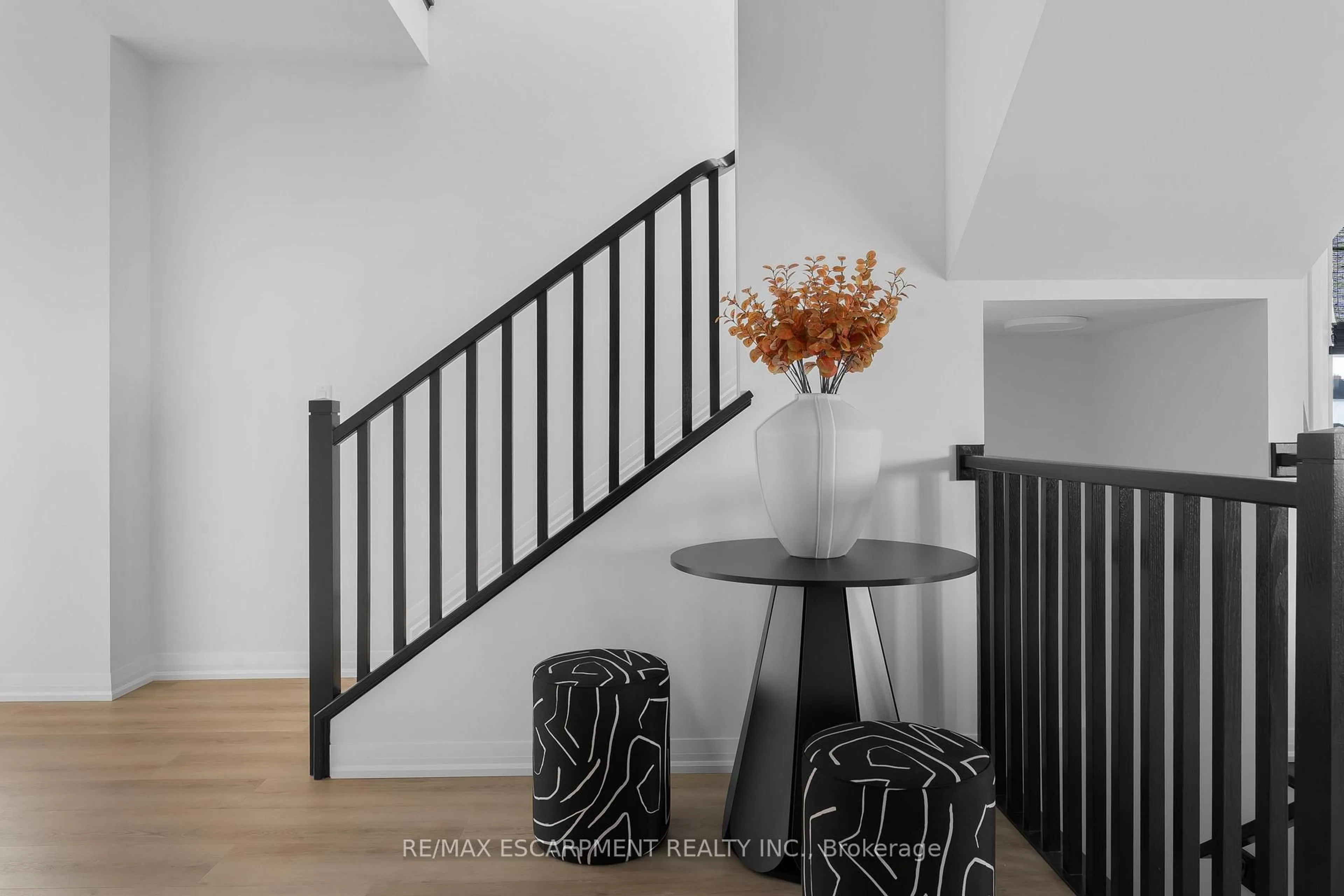 Stairs for 953 CLARE Ave, Welland Ontario L3C 3C2