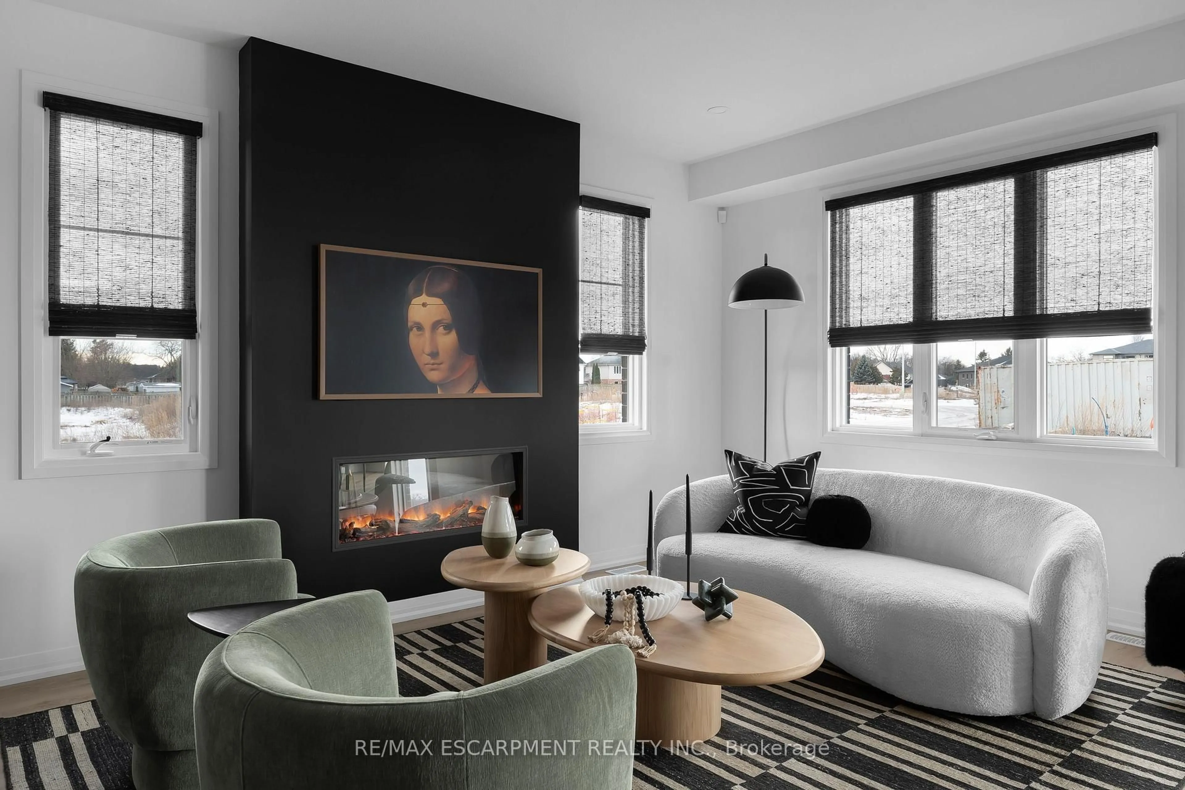 Living room with furniture, unknown for 953 CLARE Ave, Welland Ontario L3C 3C2