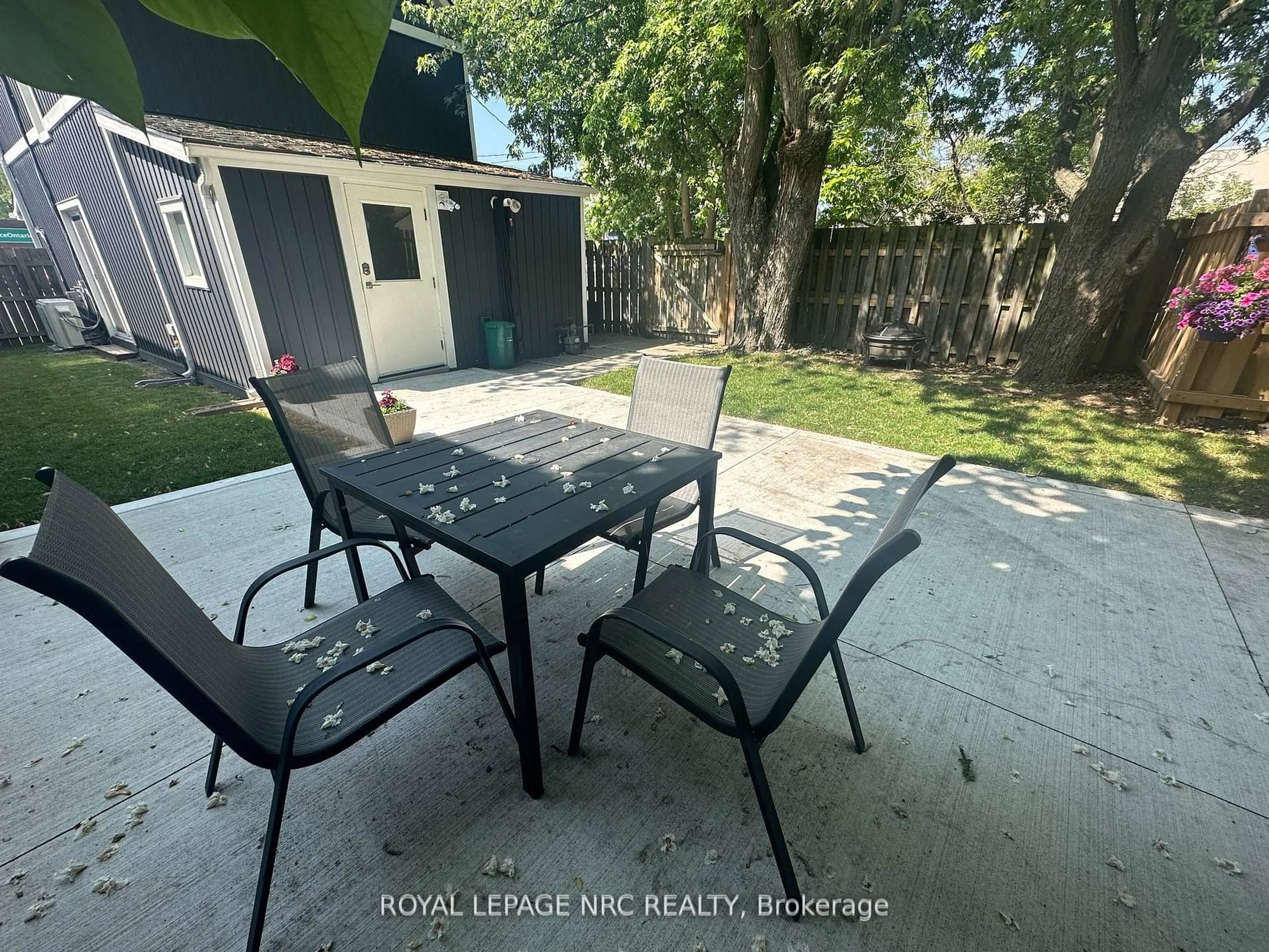 Patio, street for 10 Thorold Rd, Welland Ontario L3C 3T2