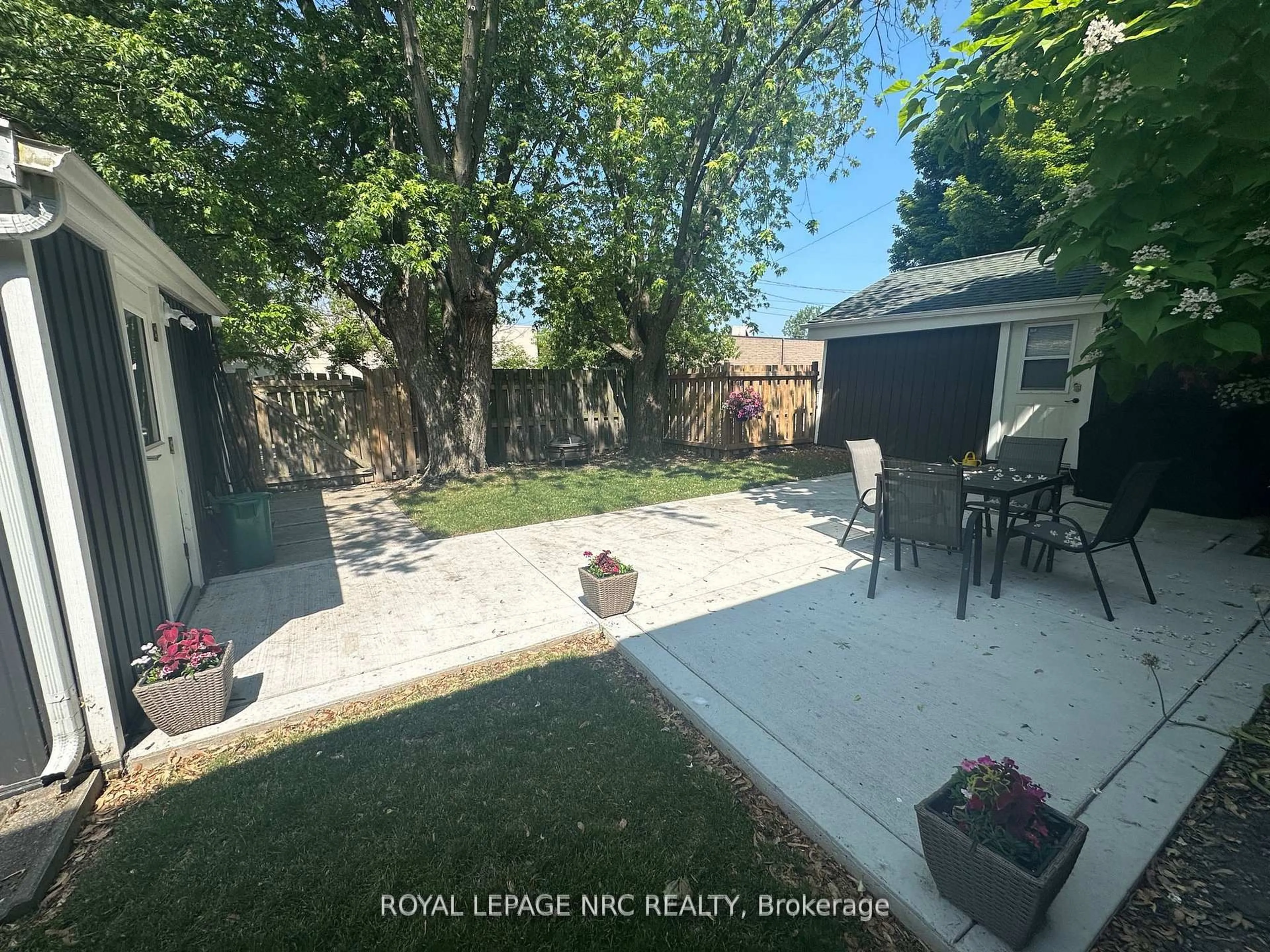Patio, street for 10 Thorold Rd, Welland Ontario L3C 3T2