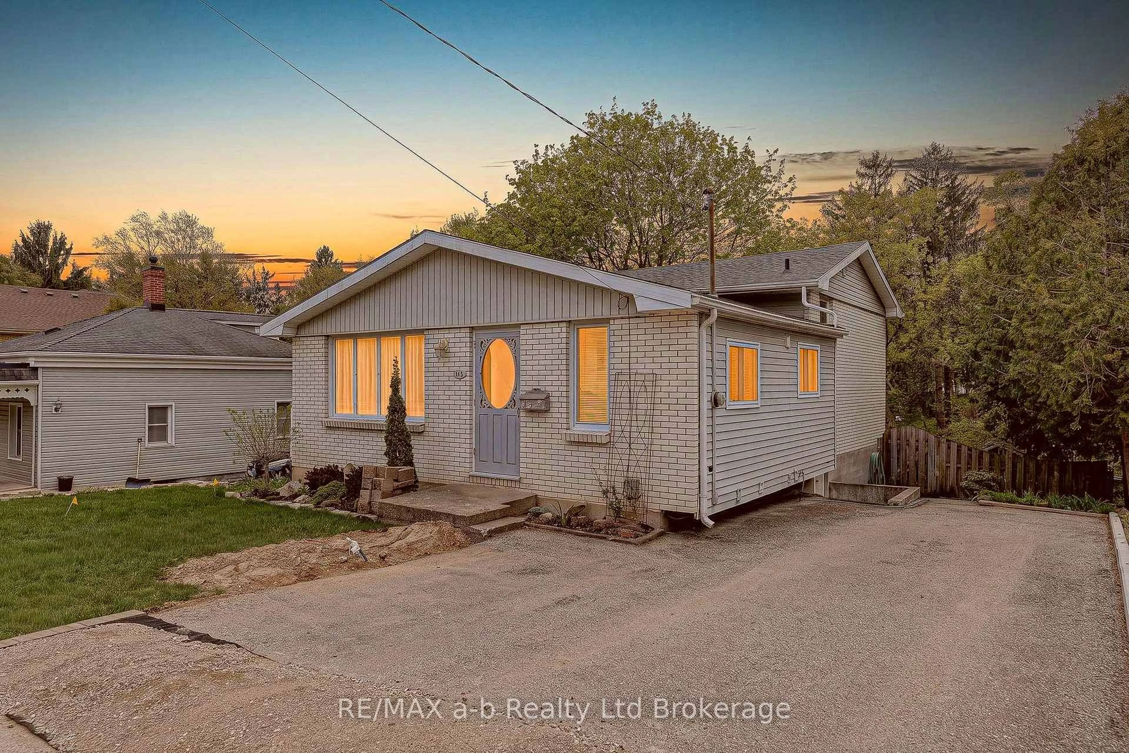 A pic from outside/outdoor area/front of a property/back of a property/a pic from drone, street for 191 John St, Ingersoll Ontario N5C 3G1