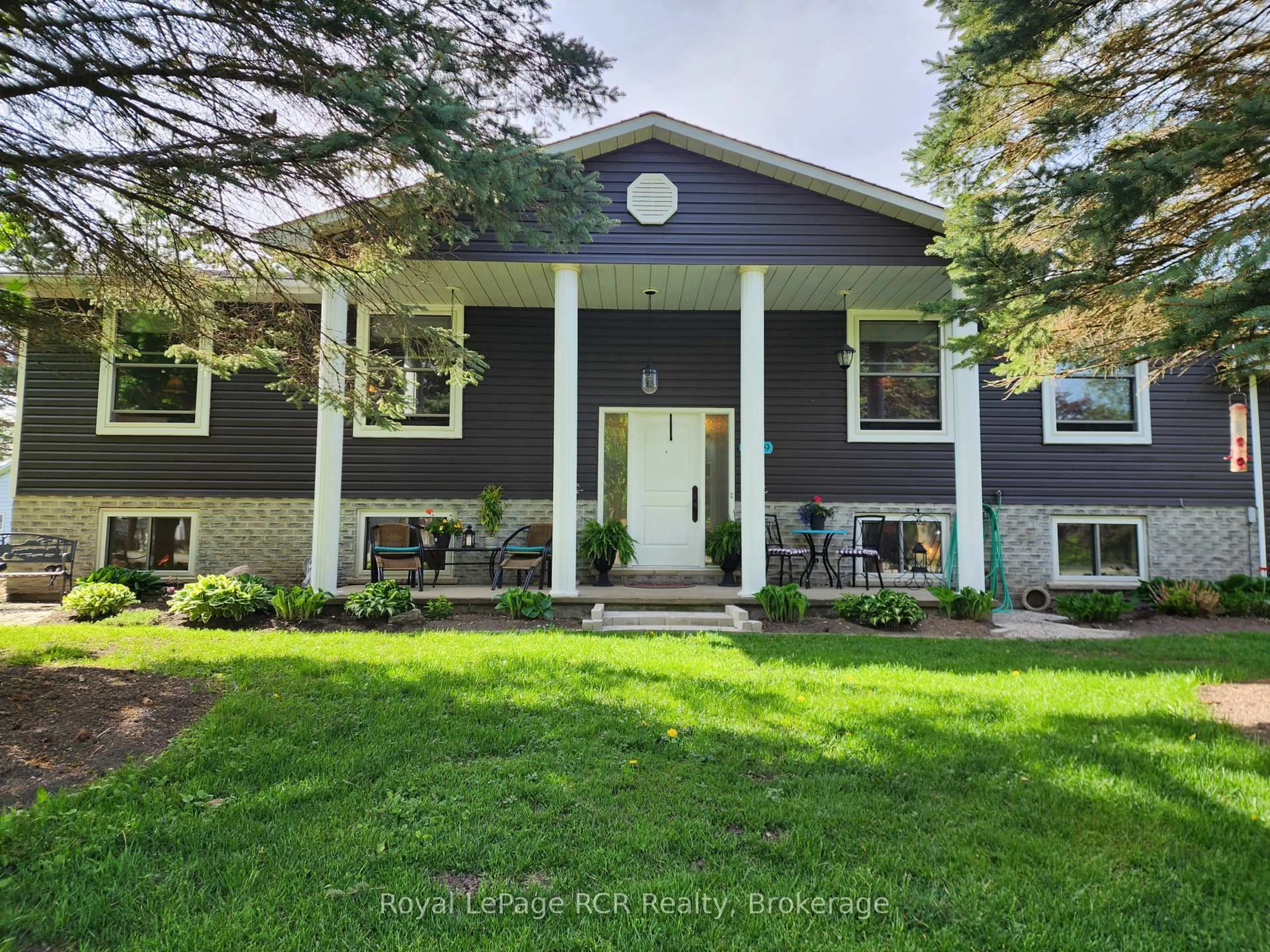 Home with vinyl exterior material, street for 1029 Main St, Howick Ontario N0G 2K0