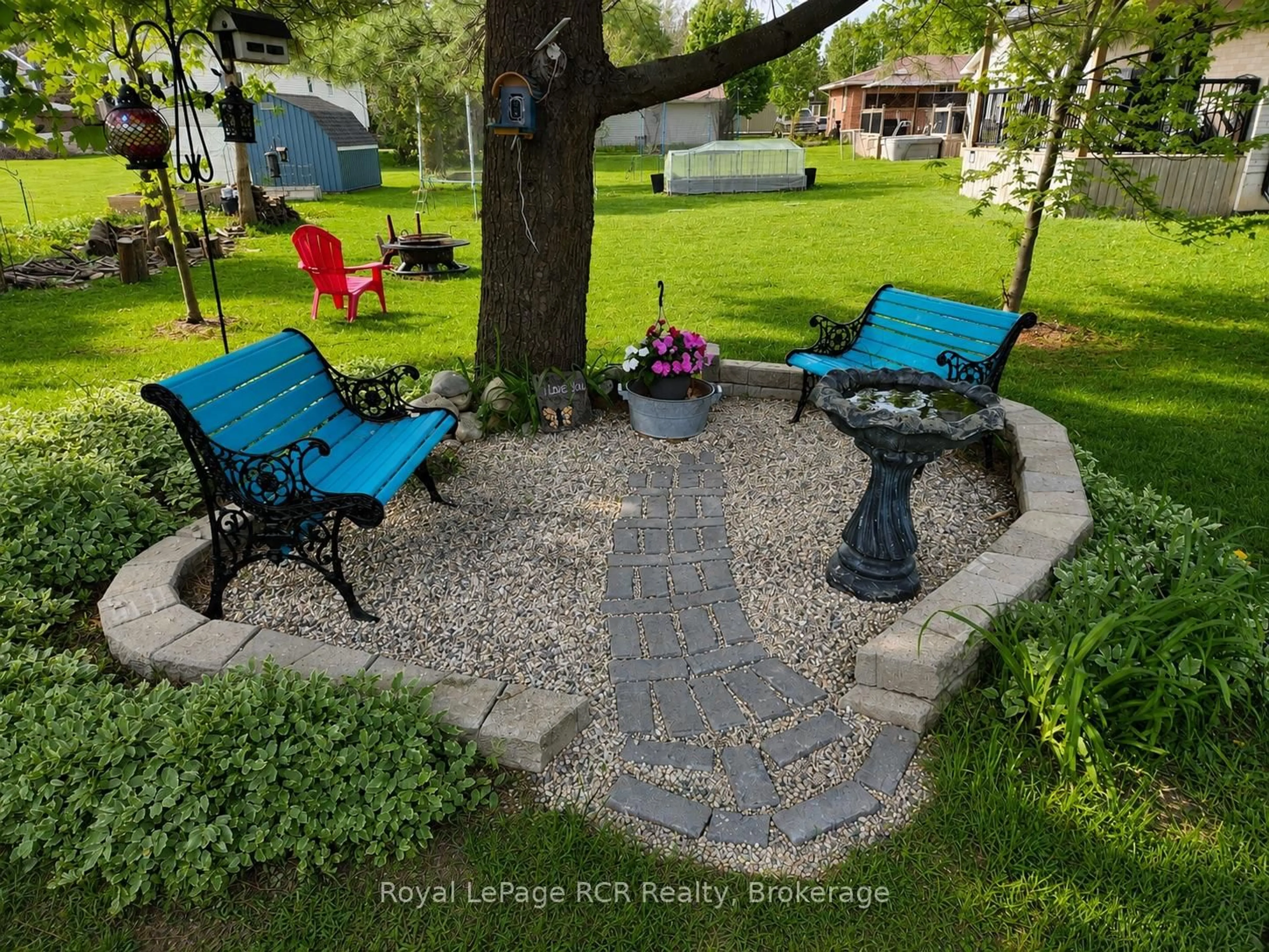 Patio, street for 1029 Main St, Howick Ontario N0G 2K0