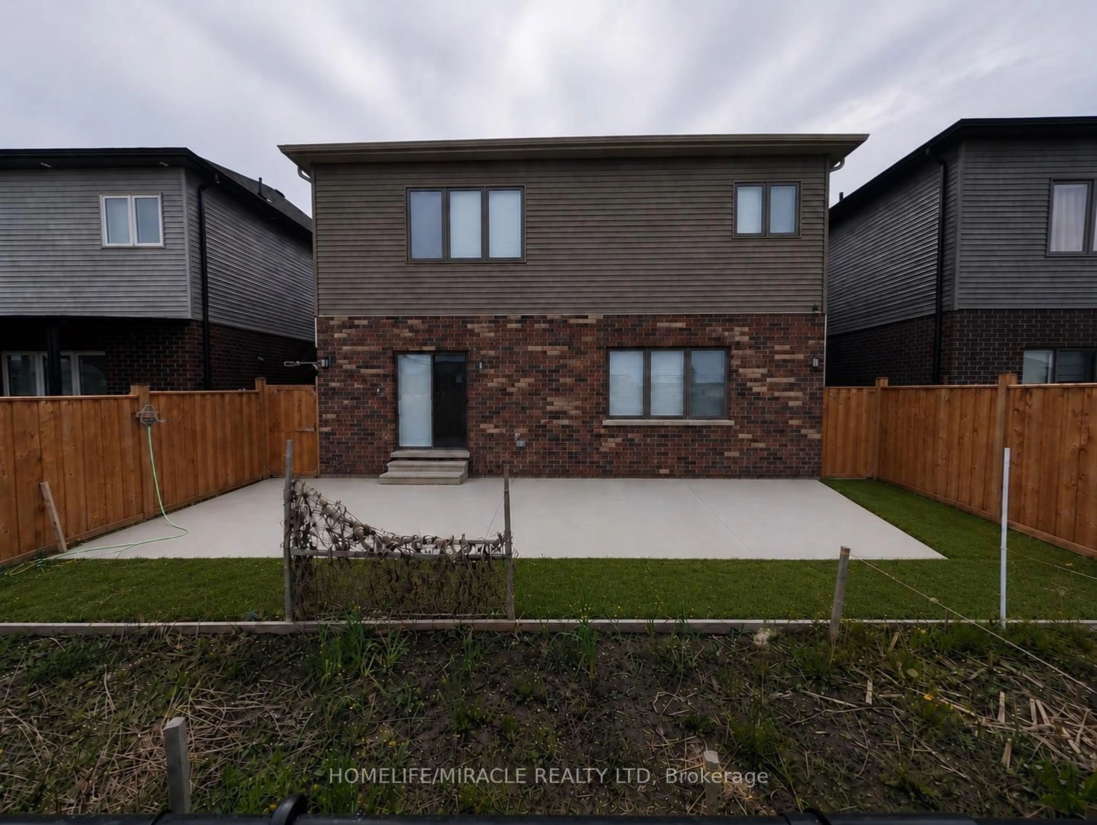 A pic from outside/outdoor area/front of a property/back of a property/a pic from drone, street for 15 Moriarity Dr, Norwich Ontario N3L 0K4