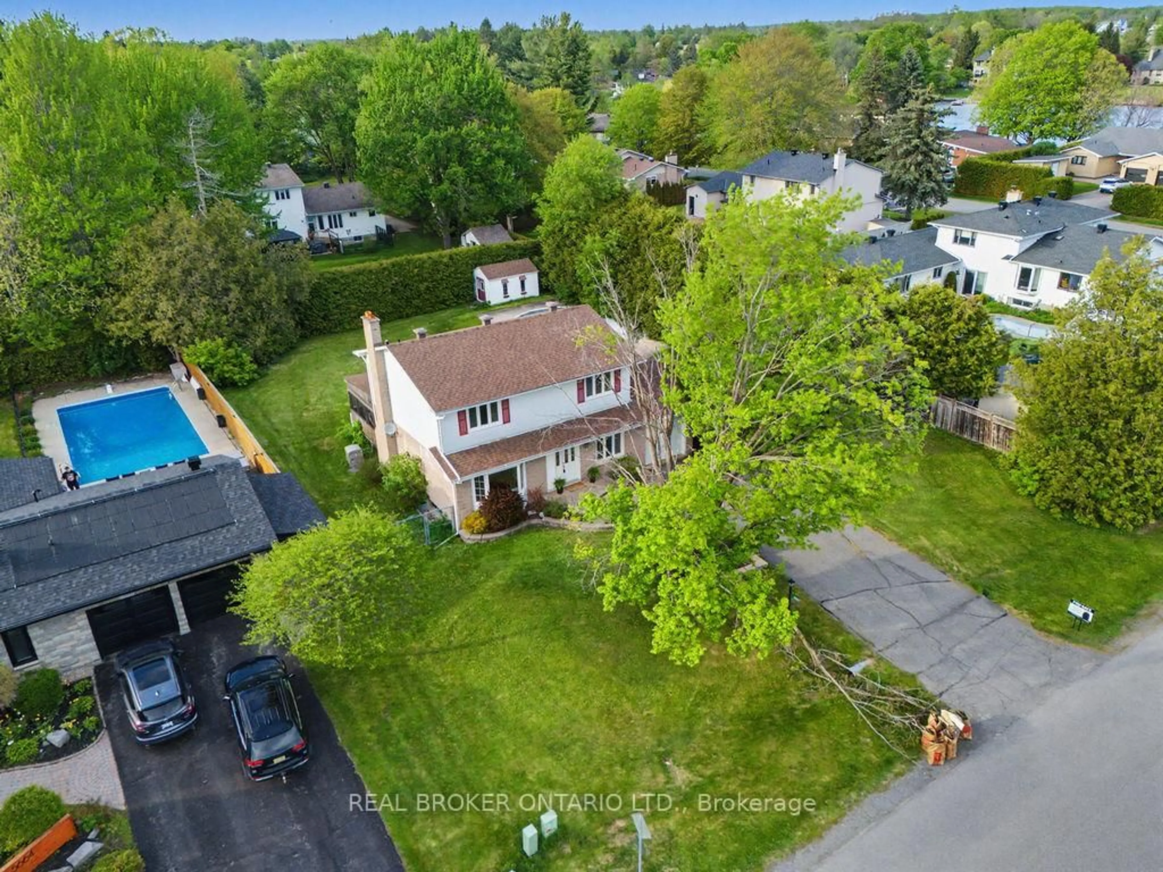 A pic from outside/outdoor area/front of a property/back of a property/a pic from drone, street for 5662 South Island Park Dr, Ottawa Ontario K4M 1J3