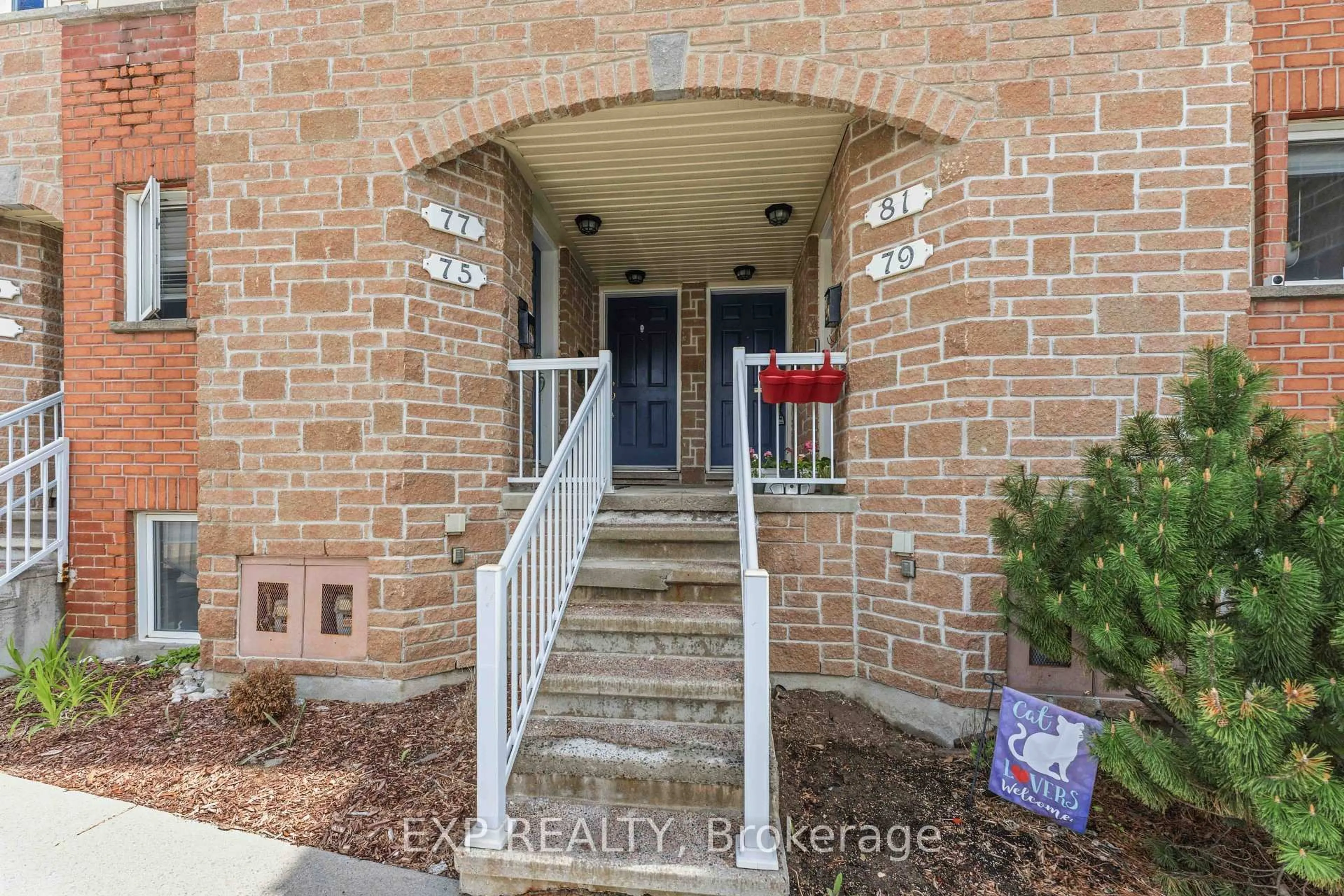 Indoor entryway for 81 Strathaven Private, Ottawa Ontario K1J 1K7