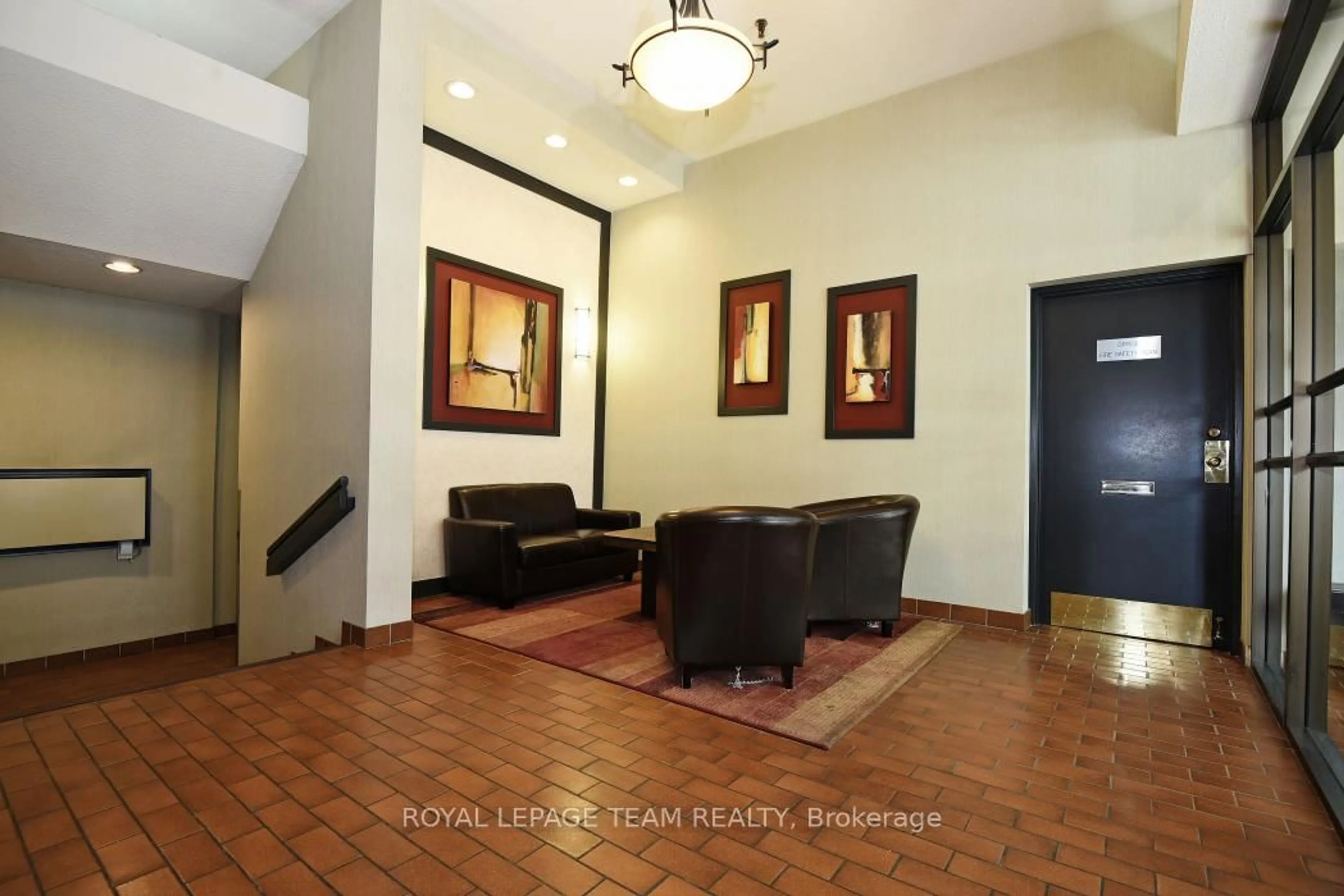 Indoor foyer for 141 Somerset St #1004, Ottawa Ontario K2P 2H1