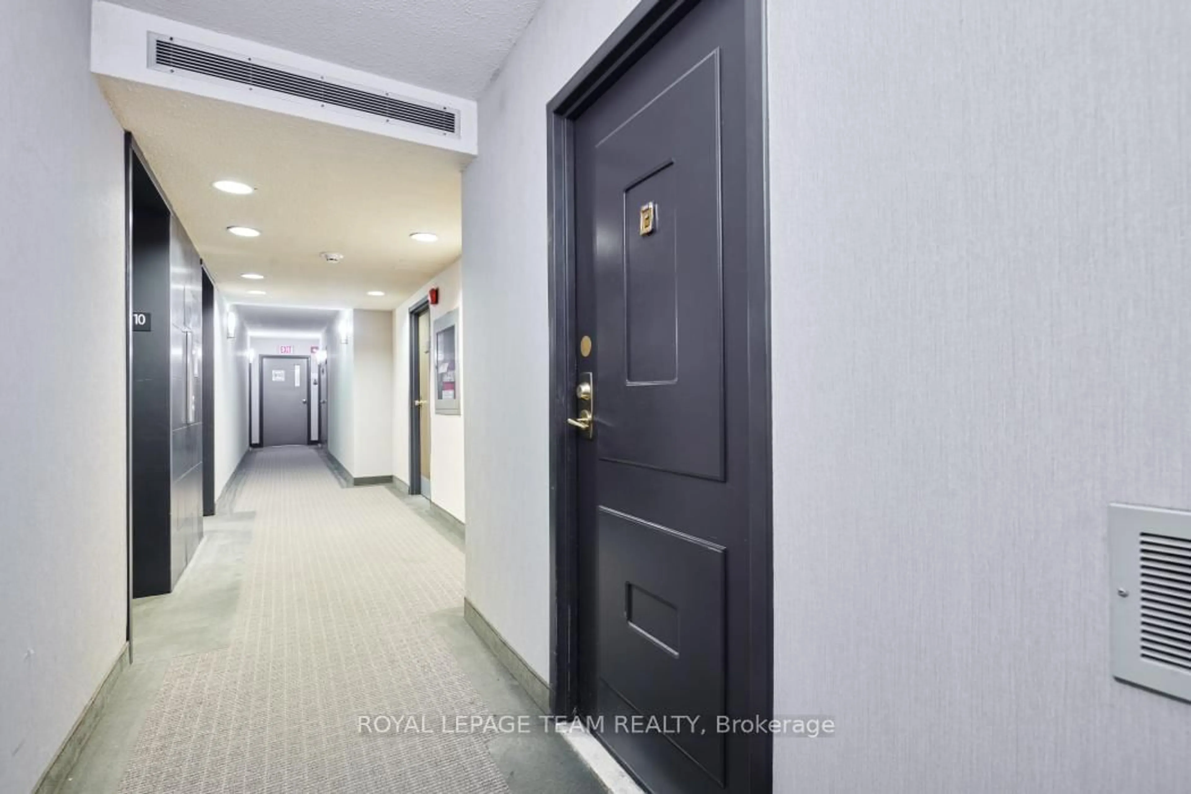 Indoor foyer for 141 Somerset St #1004, Ottawa Ontario K2P 2H1