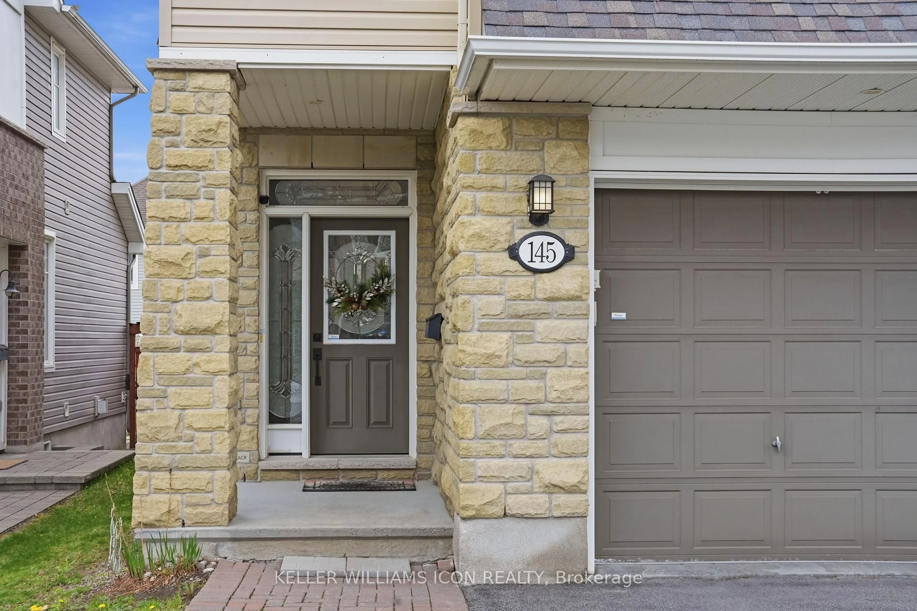 Indoor entryway for 145 Abetti Rdge, Ottawa Ontario K2J 0Y7