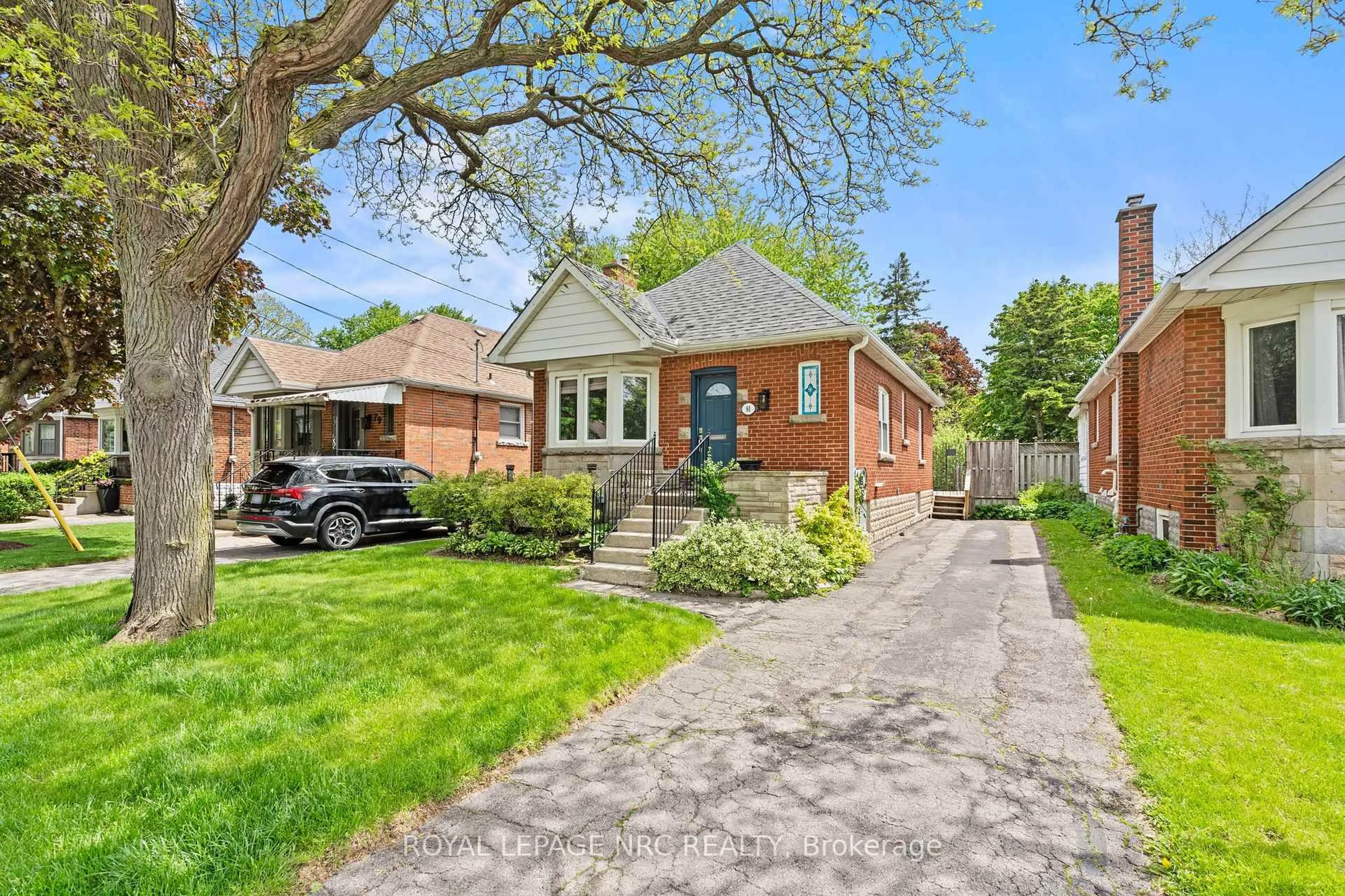 Home with brick exterior material, street for 81 Belvidere Ave, Hamilton Ontario L9A 3B6